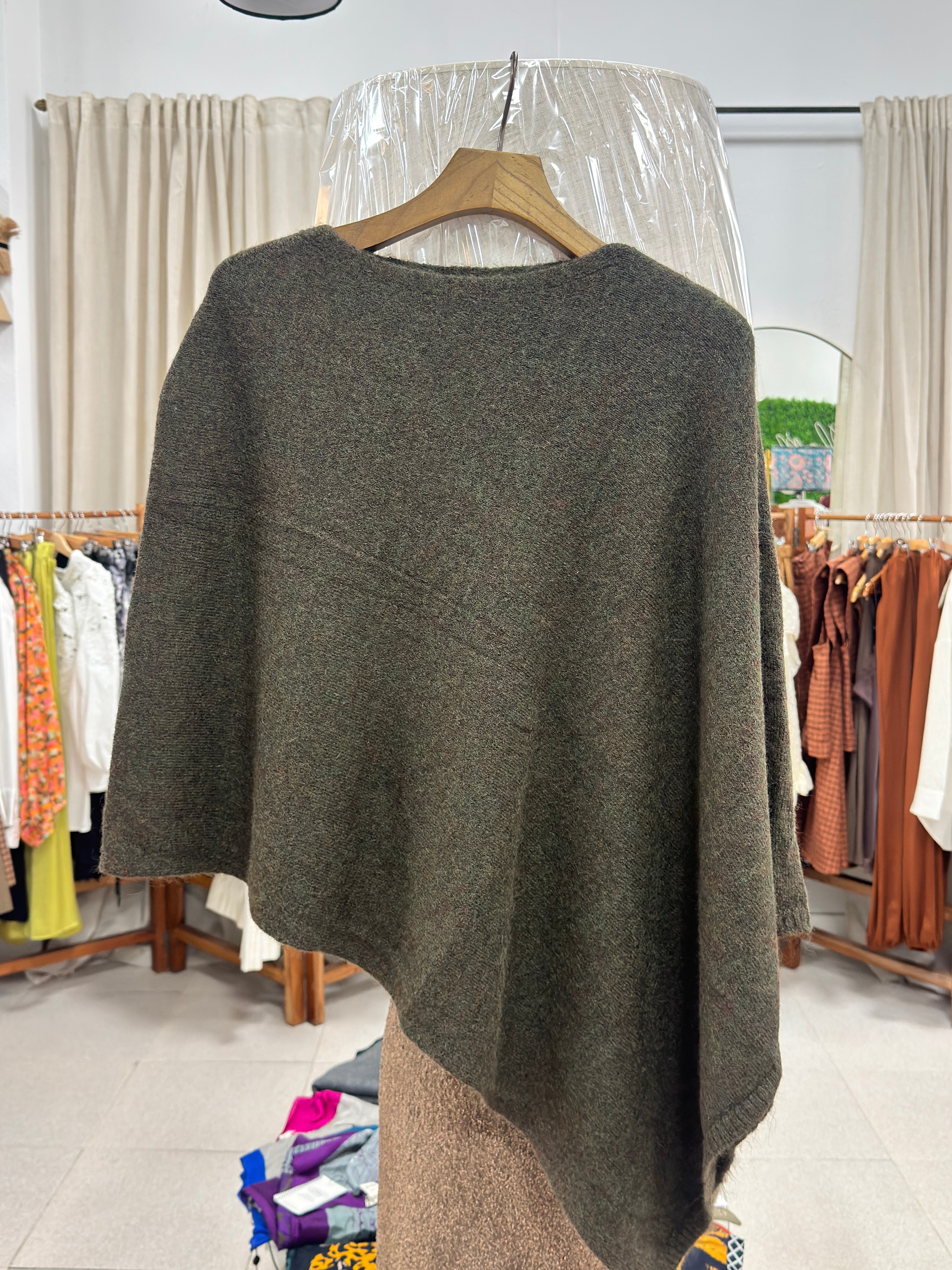 Poncho Punto Lana en 6 colores diferentes