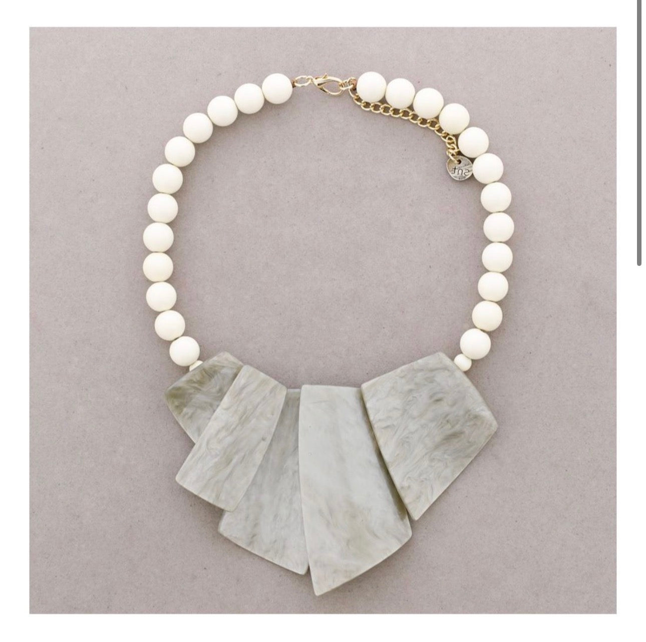 Collar Geométrico Resina