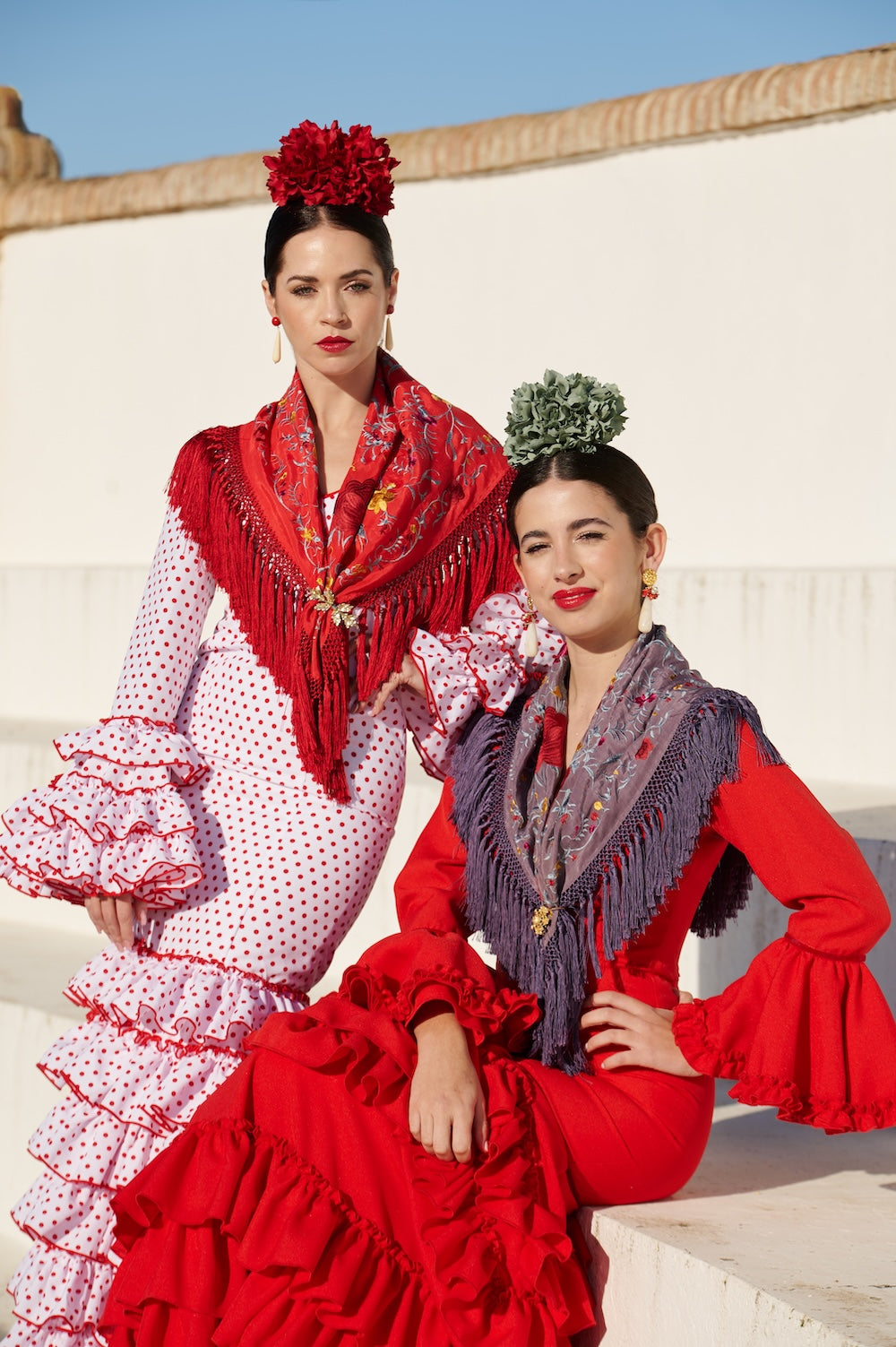 Traje de Flamenca Mod. Sevilla Blanco lunar Rojo