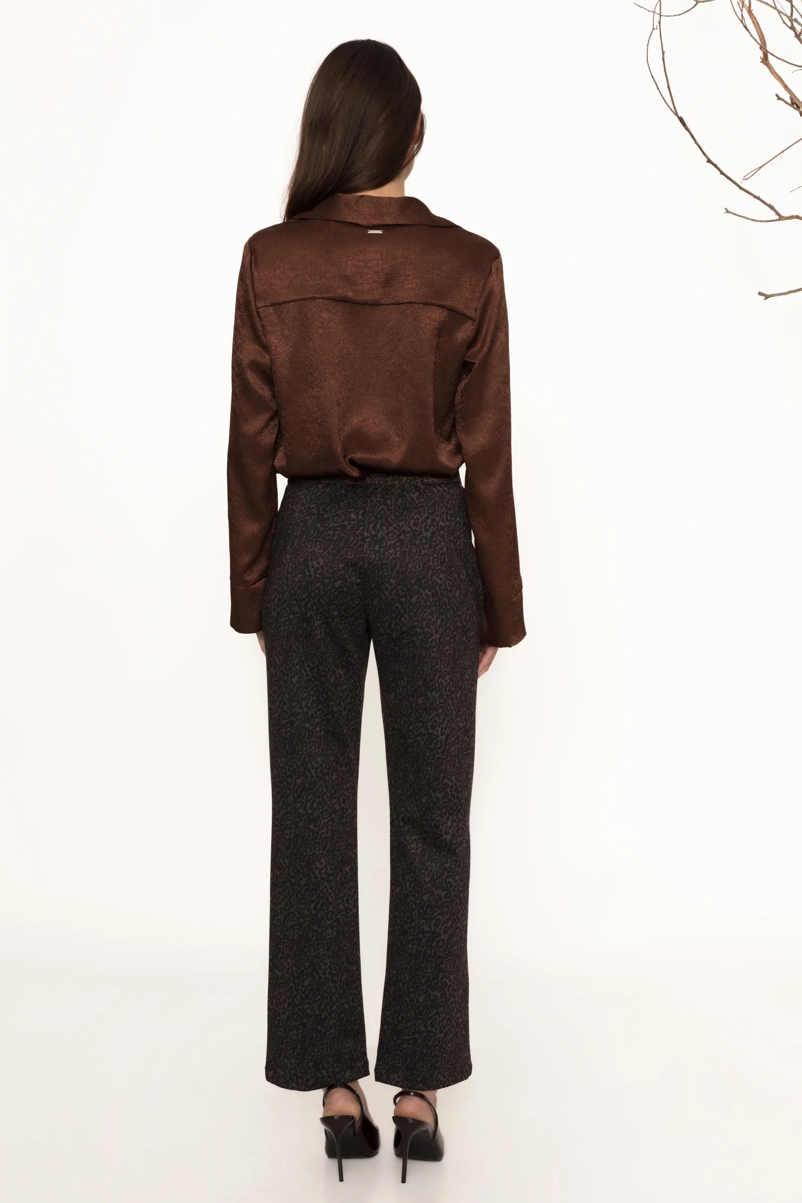 Blusa Fluida Aplique Marrón
