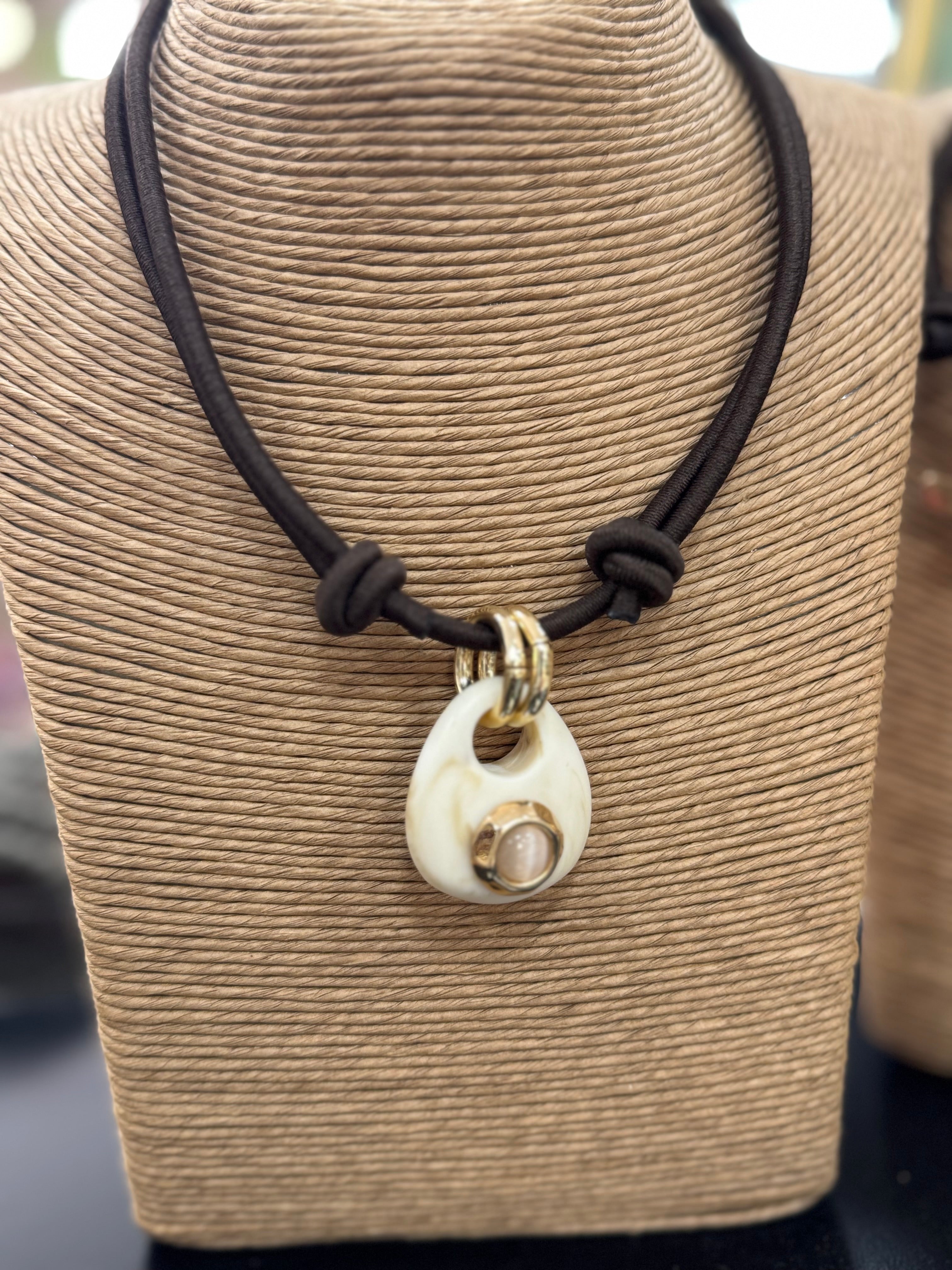 Collares Corto Mármol Émolo