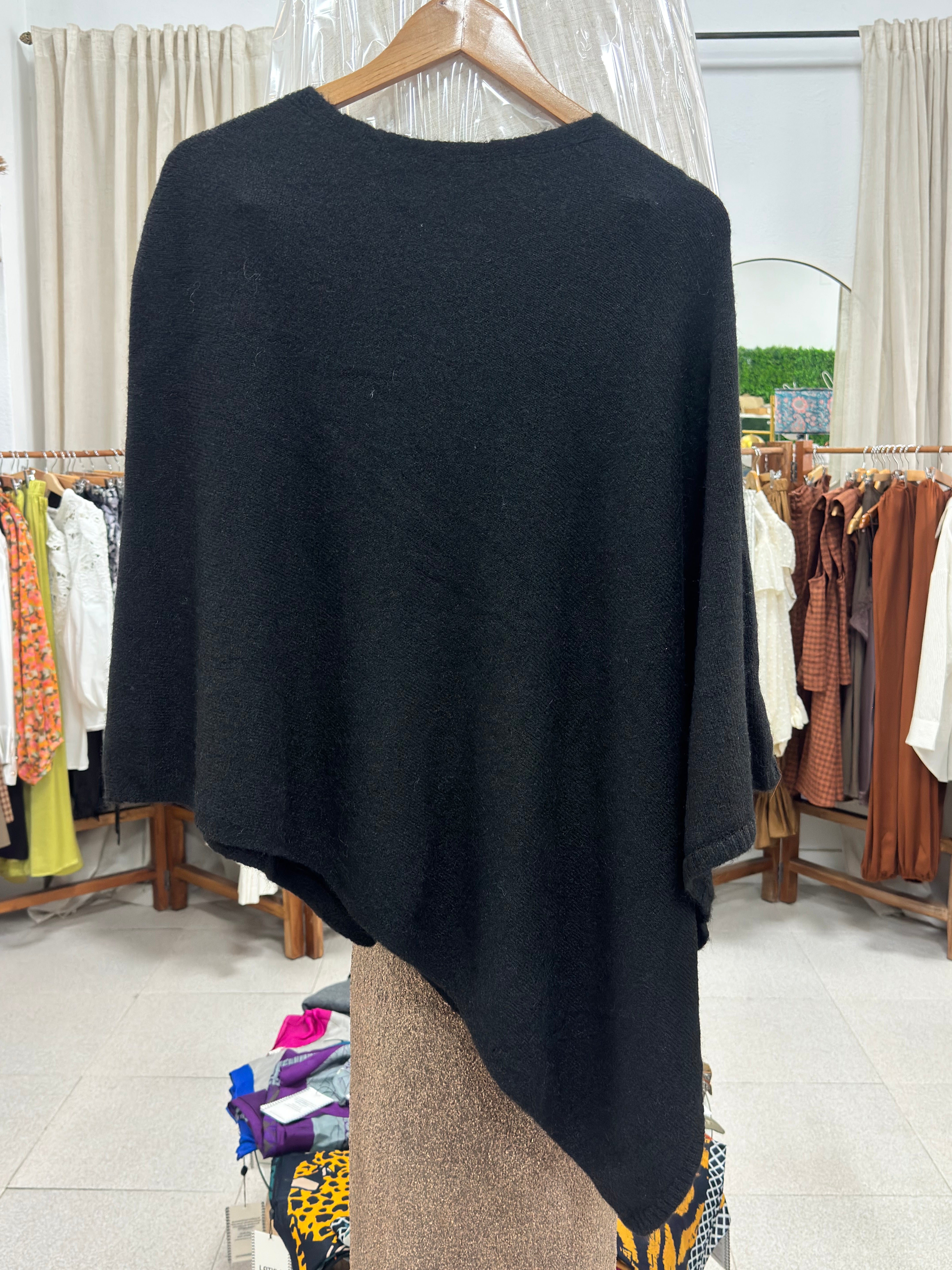 Poncho Punto Lana en 6 colores diferentes