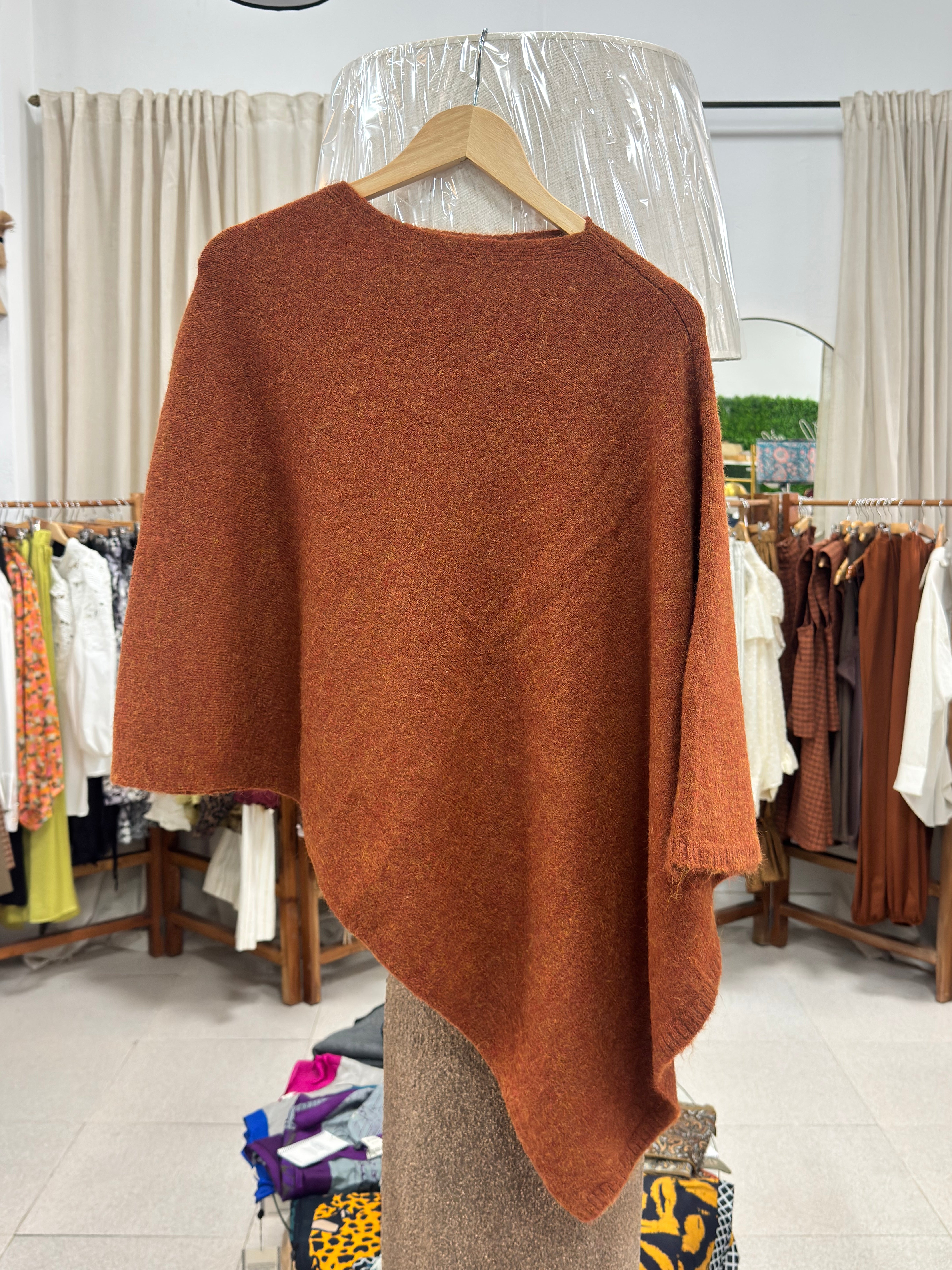 Poncho Punto Lana en 6 colores diferentes