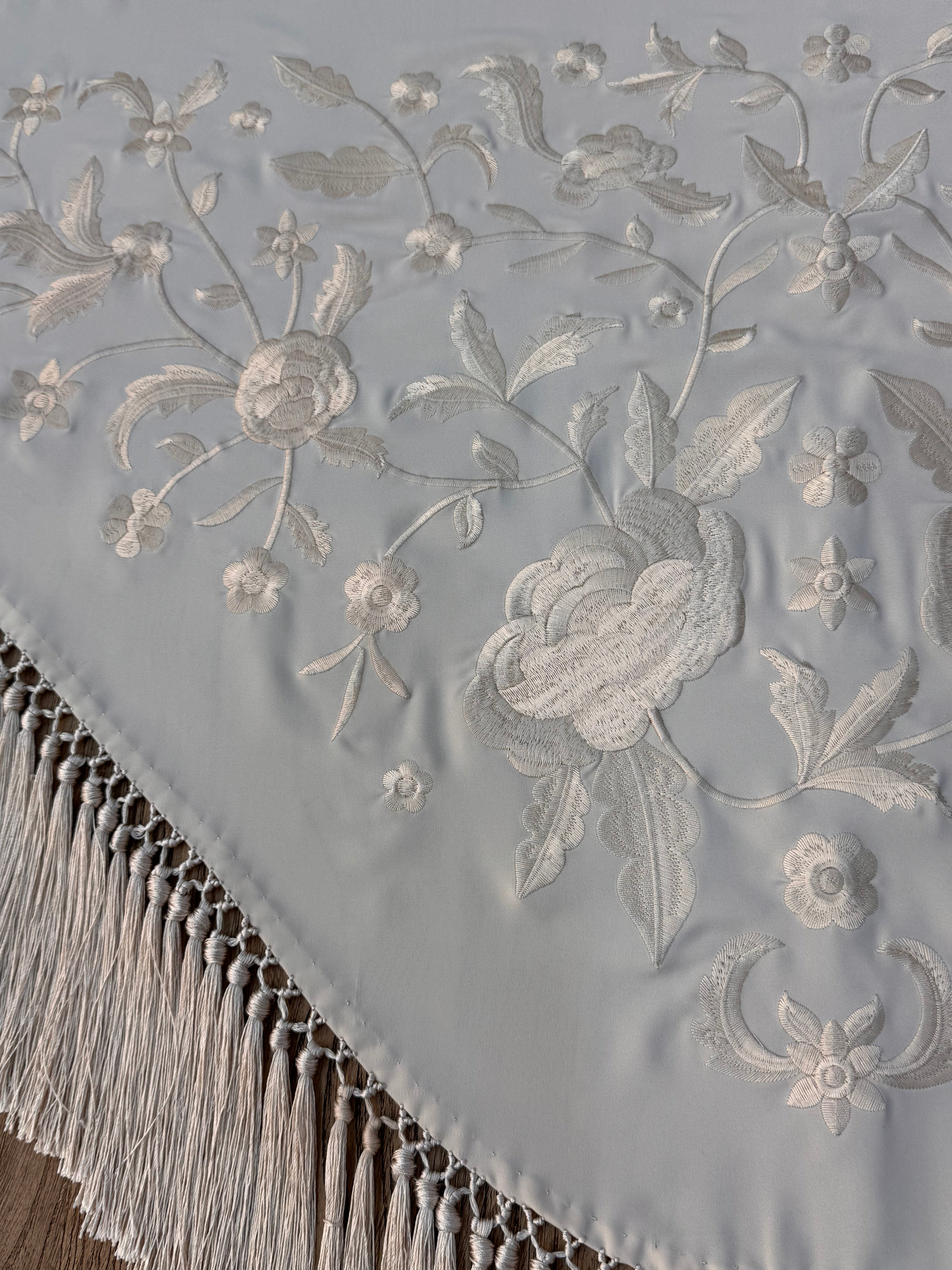 Mantoncillos Bordados Monocolor en 12 colores diferentes