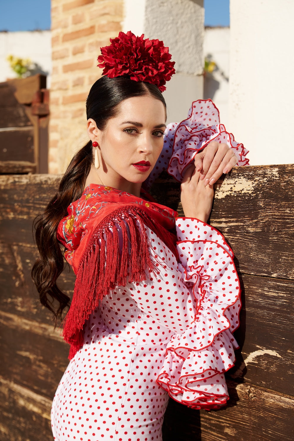 Traje de Flamenca Mod. Sevilla Blanco lunar Rojo