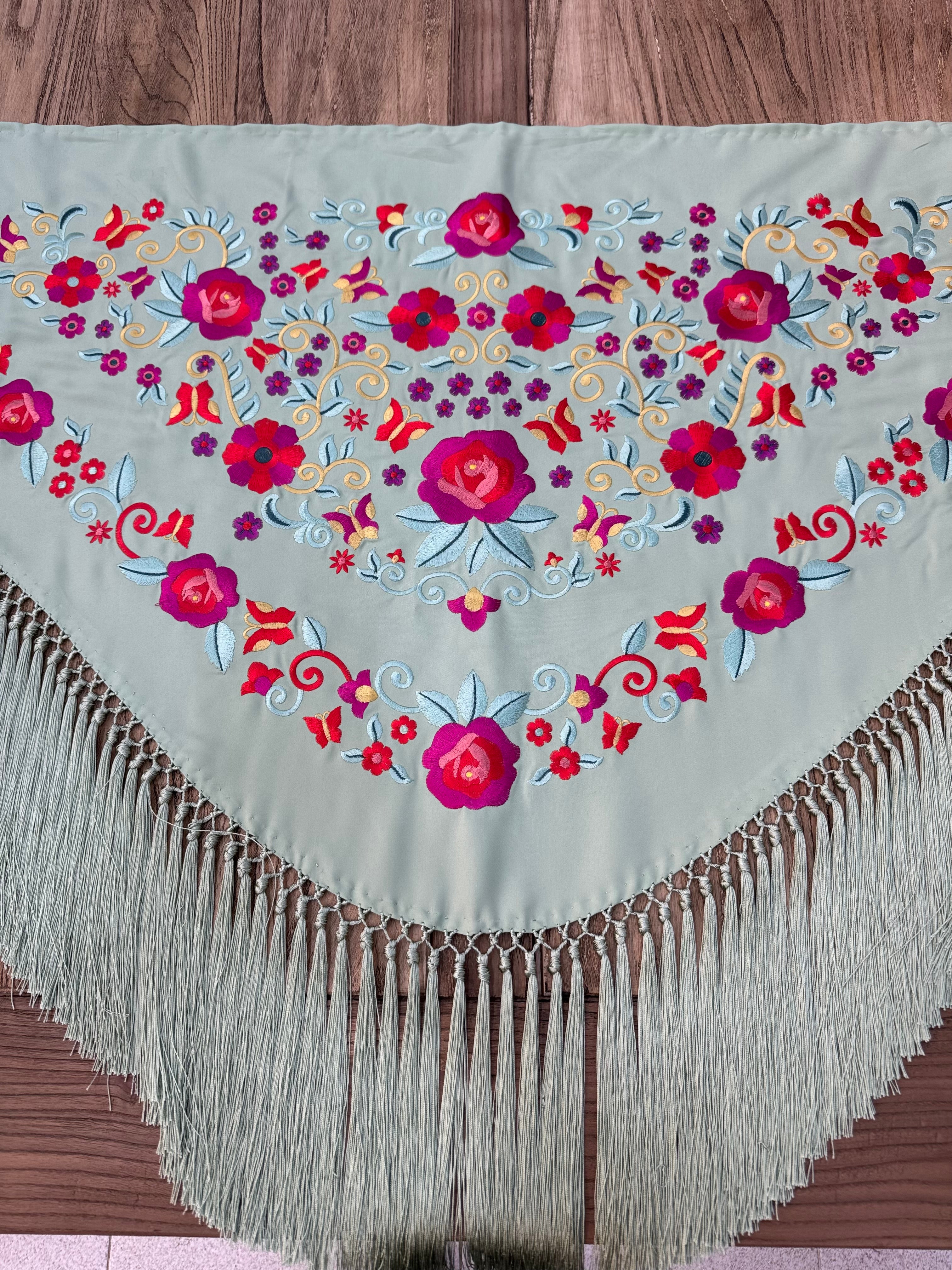 Mantoncillos Bordados en 18 Colores diferentes