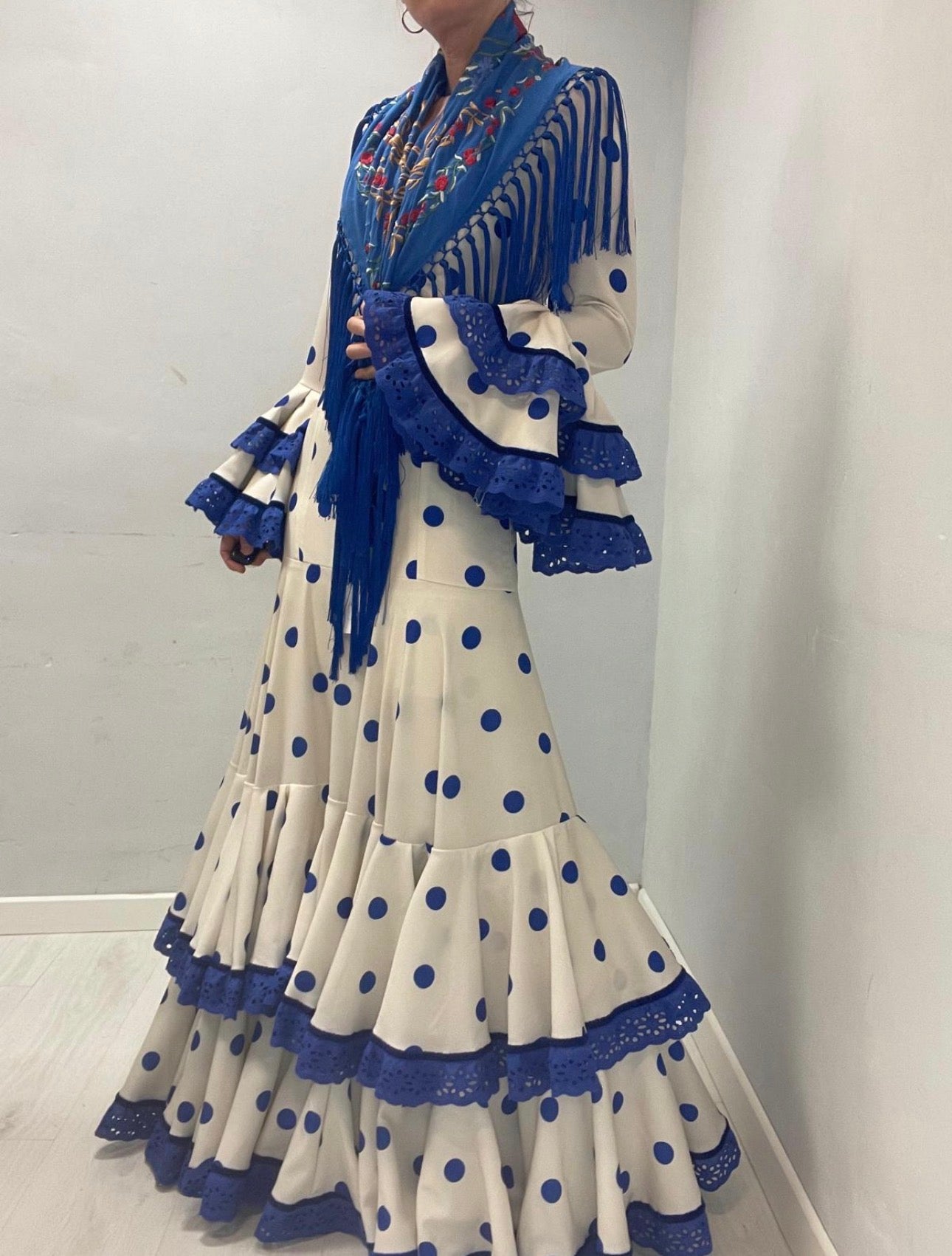 Traje Flamenca Abril Beig con Lunar Azulina T.34