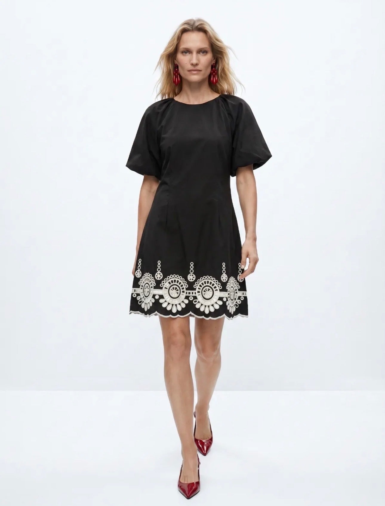 Vestido Blanco Bordado Negro