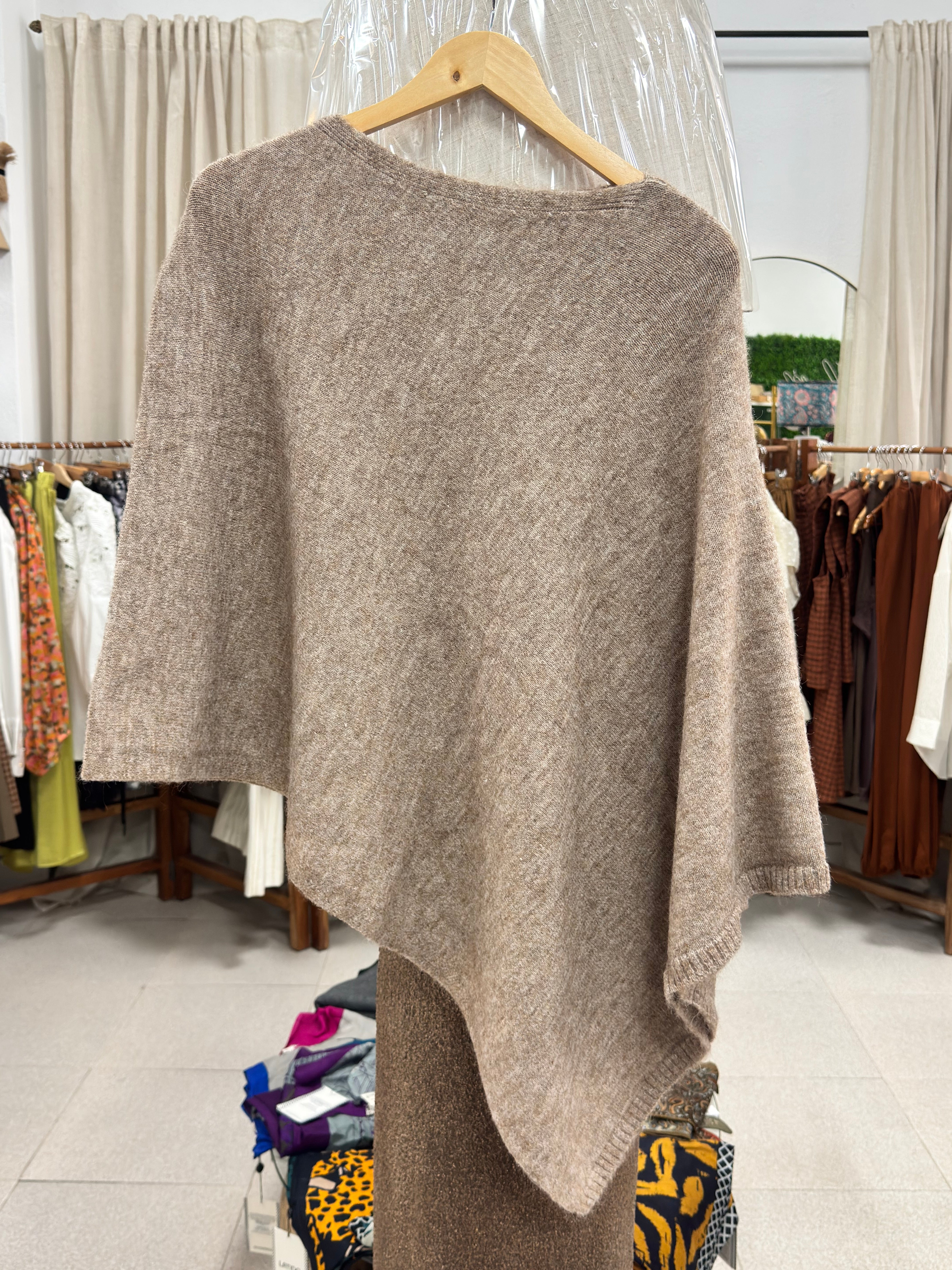 Poncho Punto Lana en 6 colores diferentes