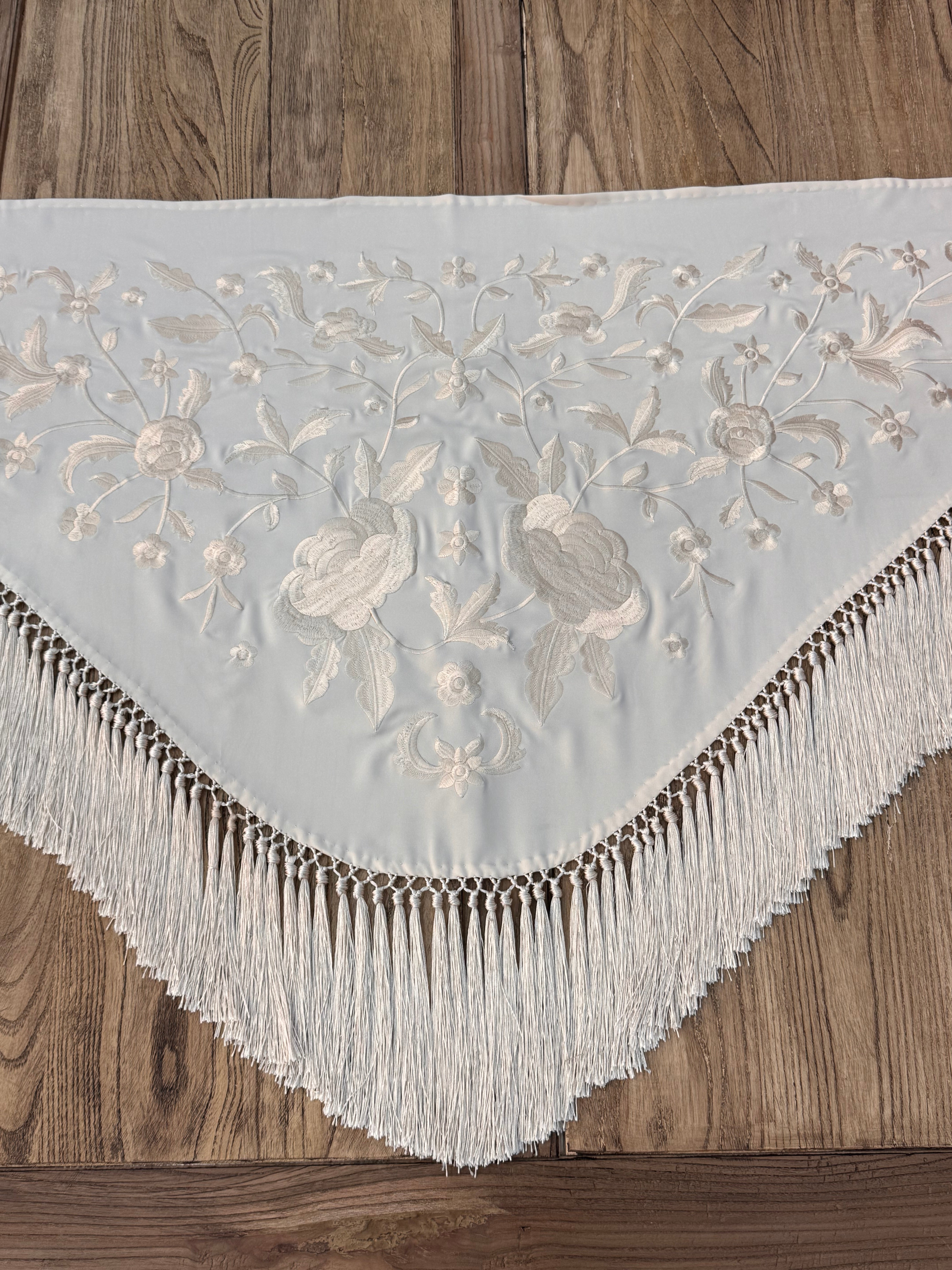 Mantoncillos Bordados Monocolor en 12 colores diferentes