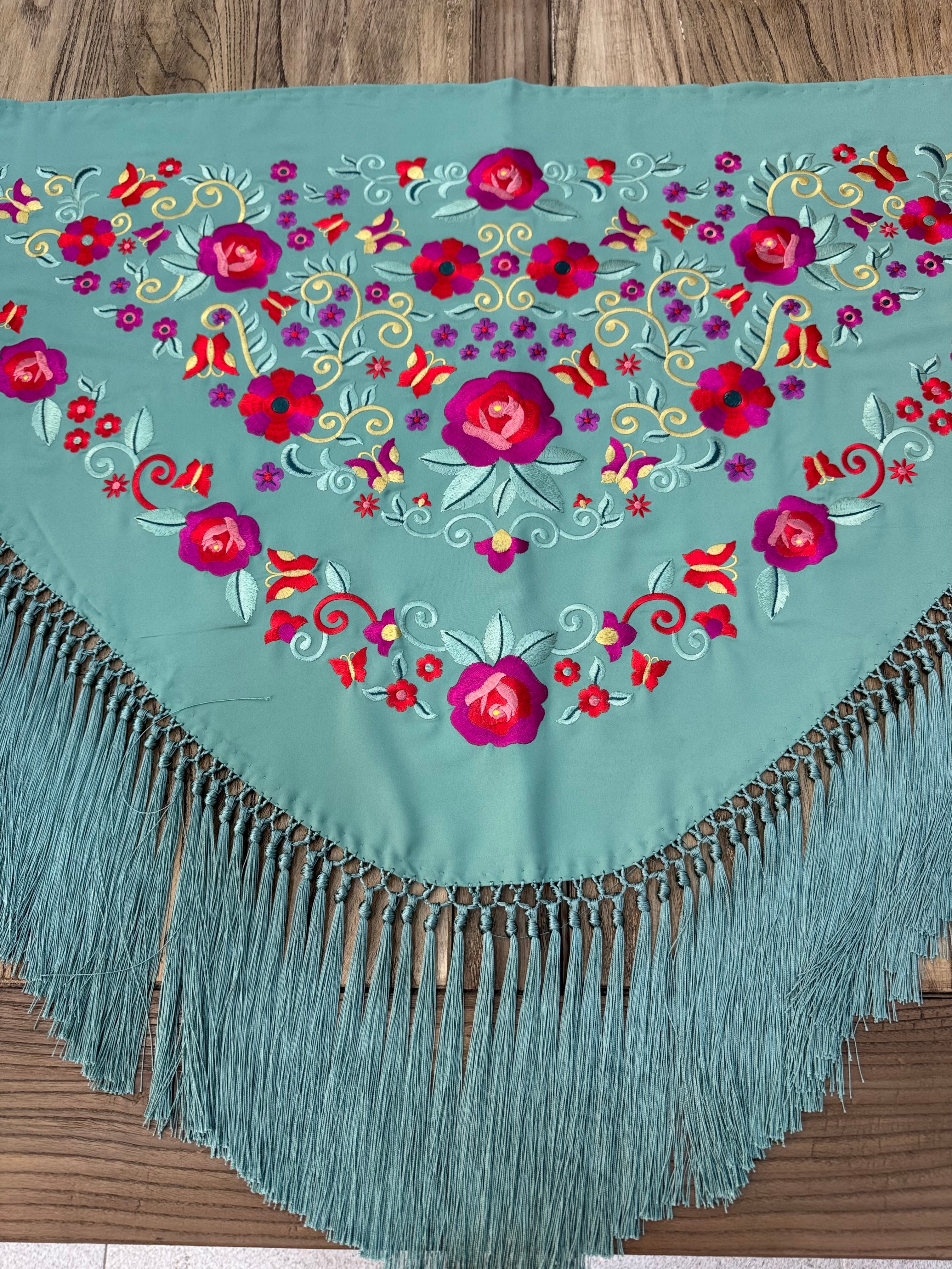 Mantoncillos Bordados en 18 Colores diferentes