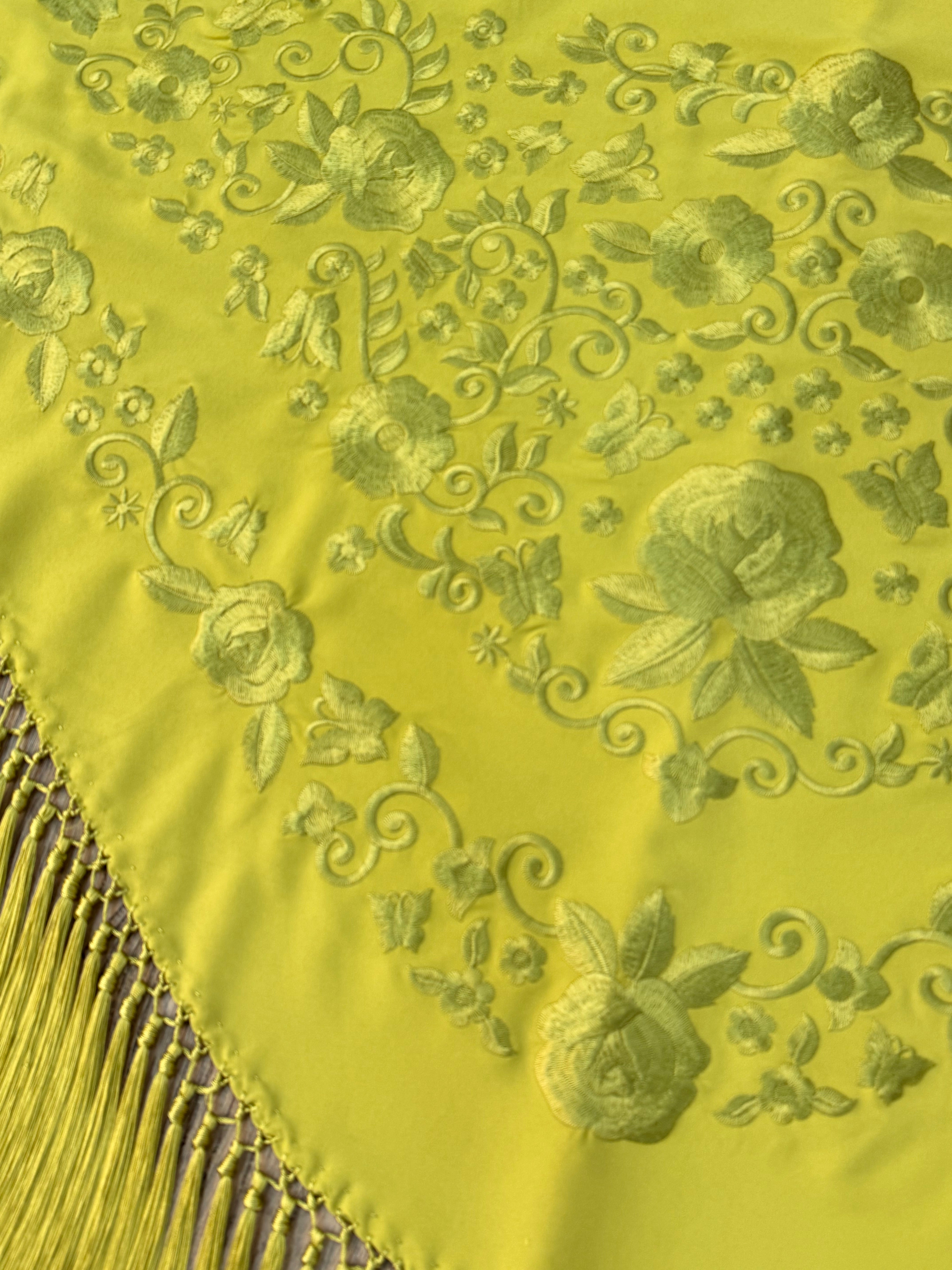 Mantoncillos Bordados Monocolor en 12 colores diferentes