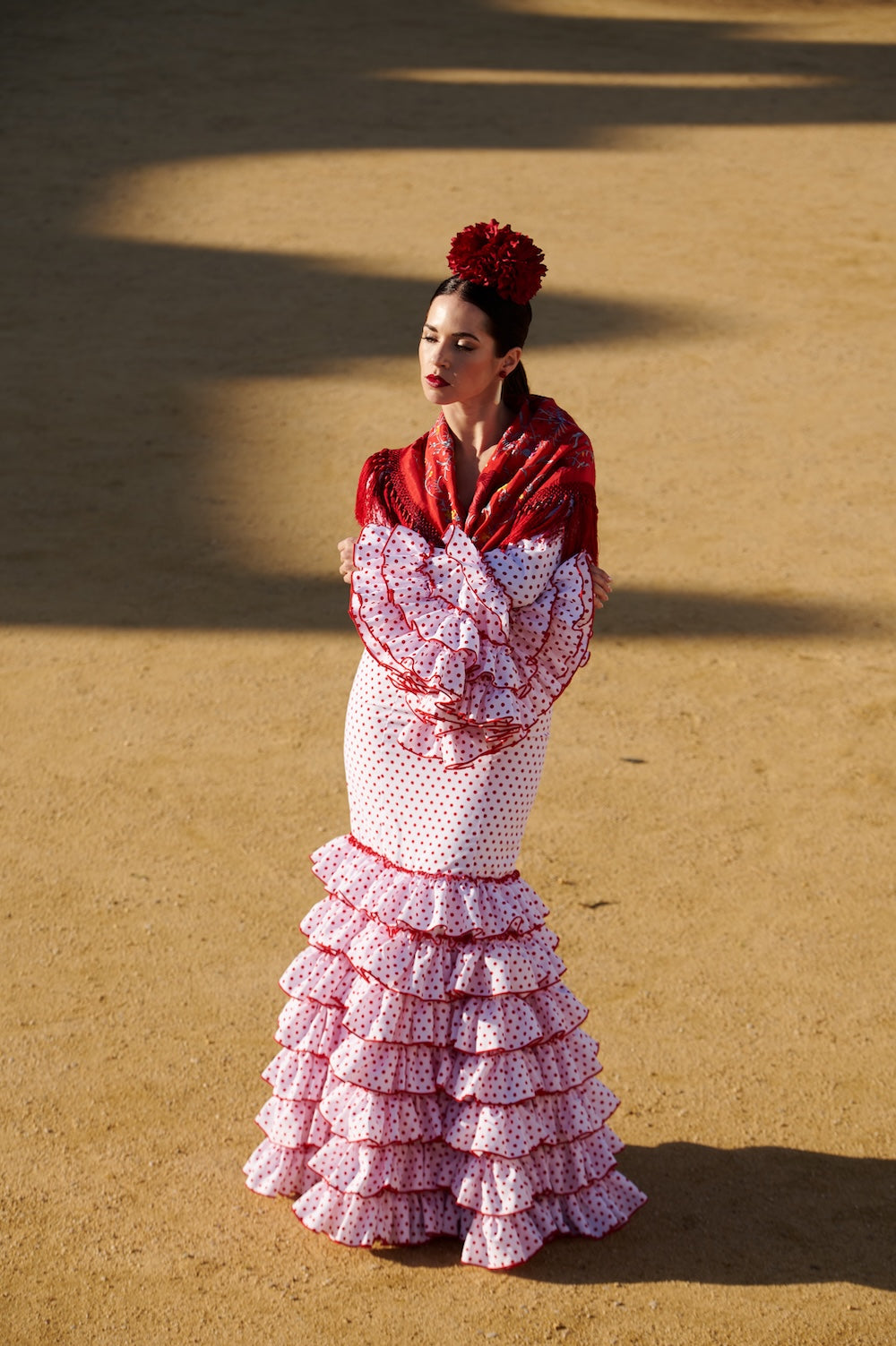 Traje de Flamenca Mod. Sevilla Blanco lunar Rojo