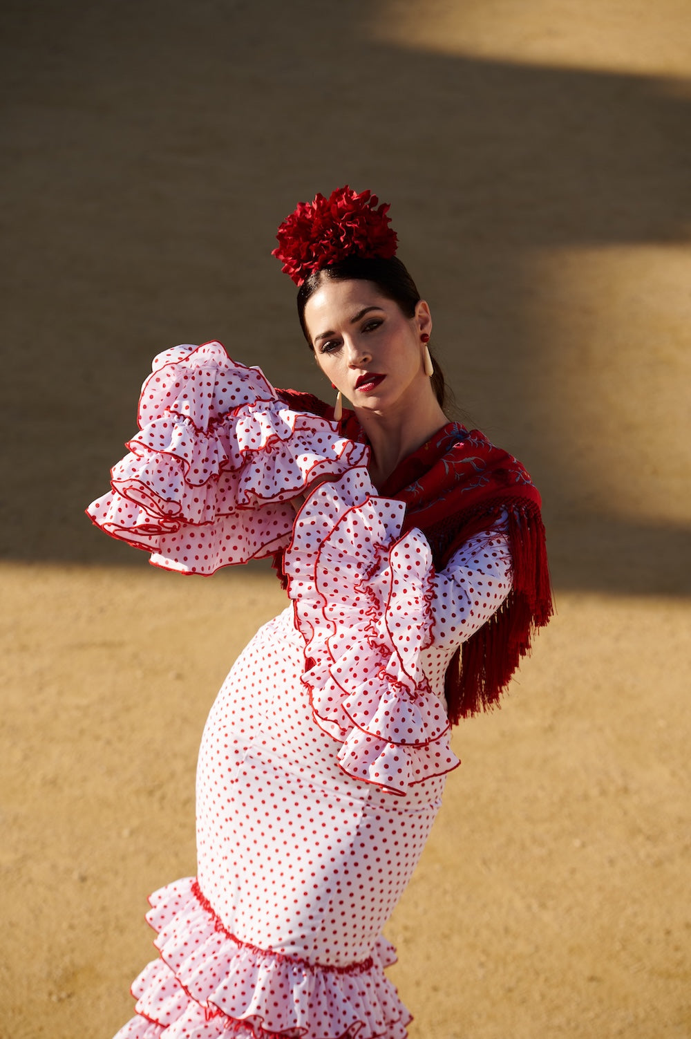 Traje de Flamenca Mod. Sevilla Blanco lunar Rojo