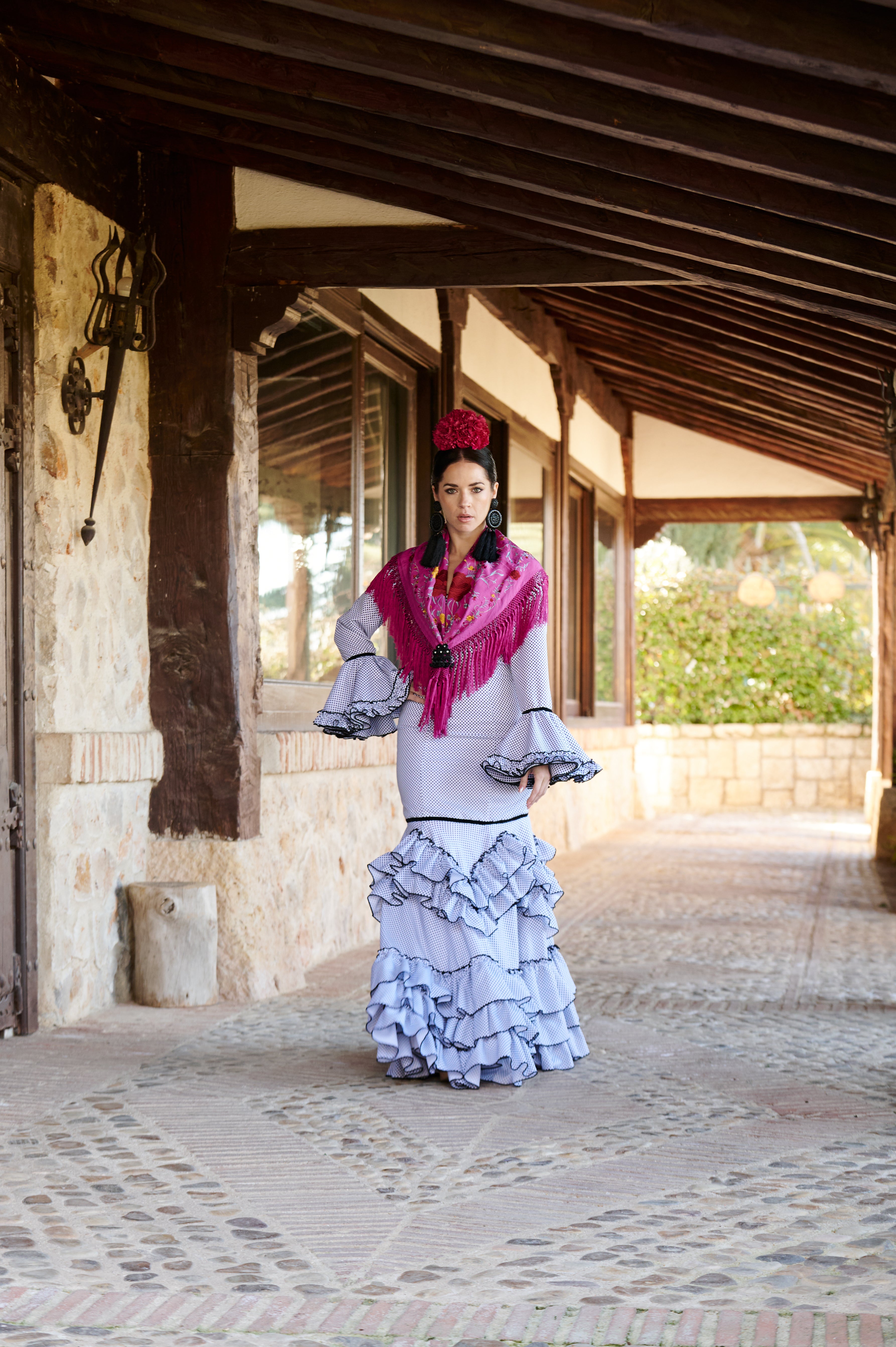 Traje Flamenca Mod. Madrid Blanco Lunar Negro