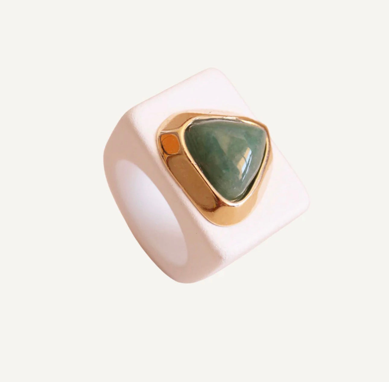 Anillo Blanco con piedra natural verde Émolo