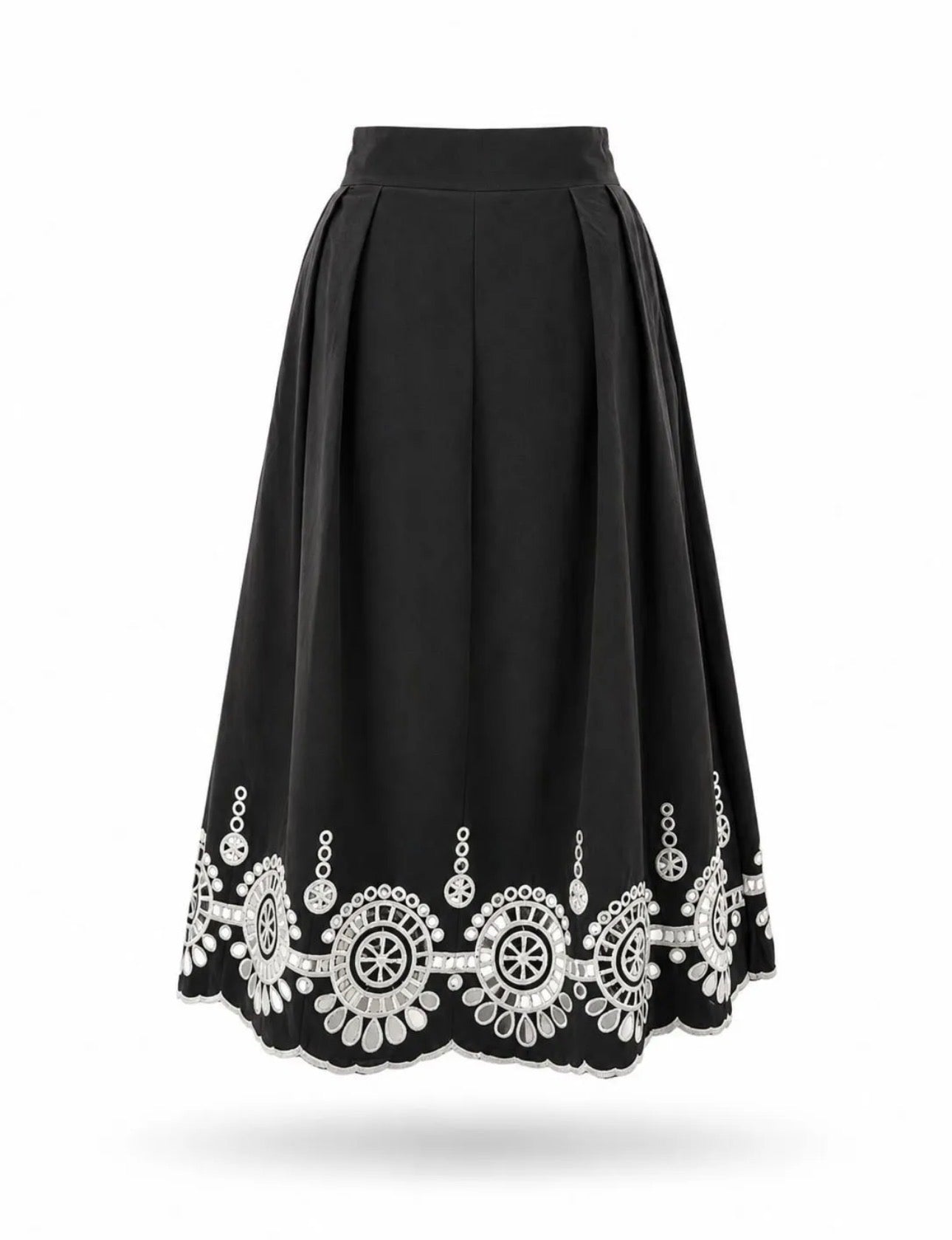 Falda Negra con bordado Blanco