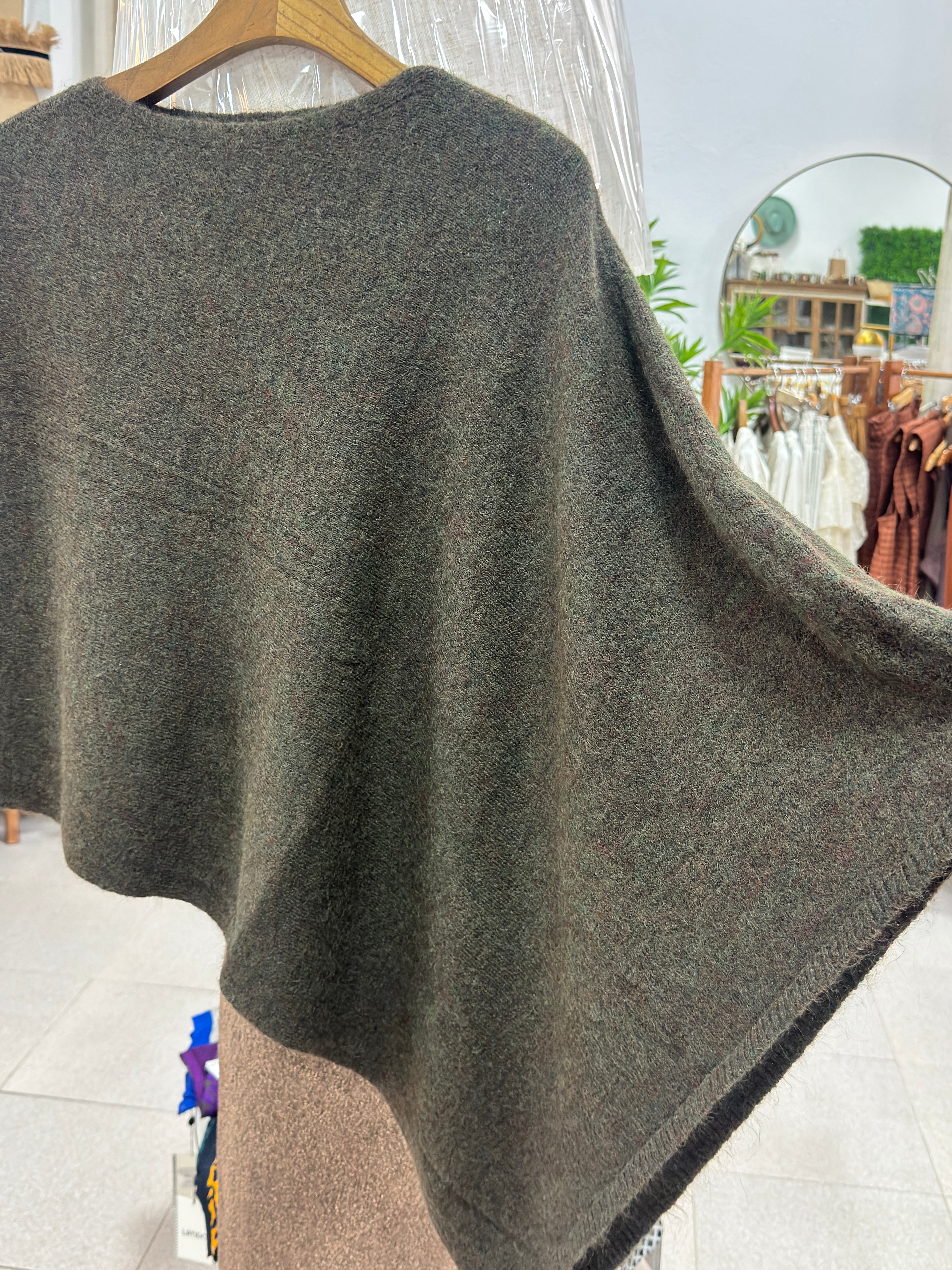 Poncho Punto Lana en 6 colores diferentes
