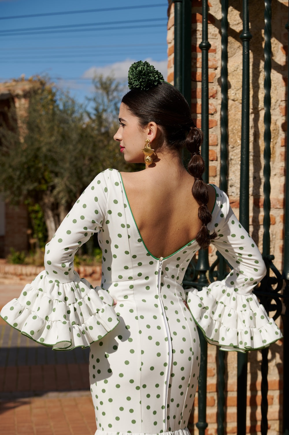 Traje de Flamenca Mod.Cordobesa Bioelástico Blanco Roto con Verde