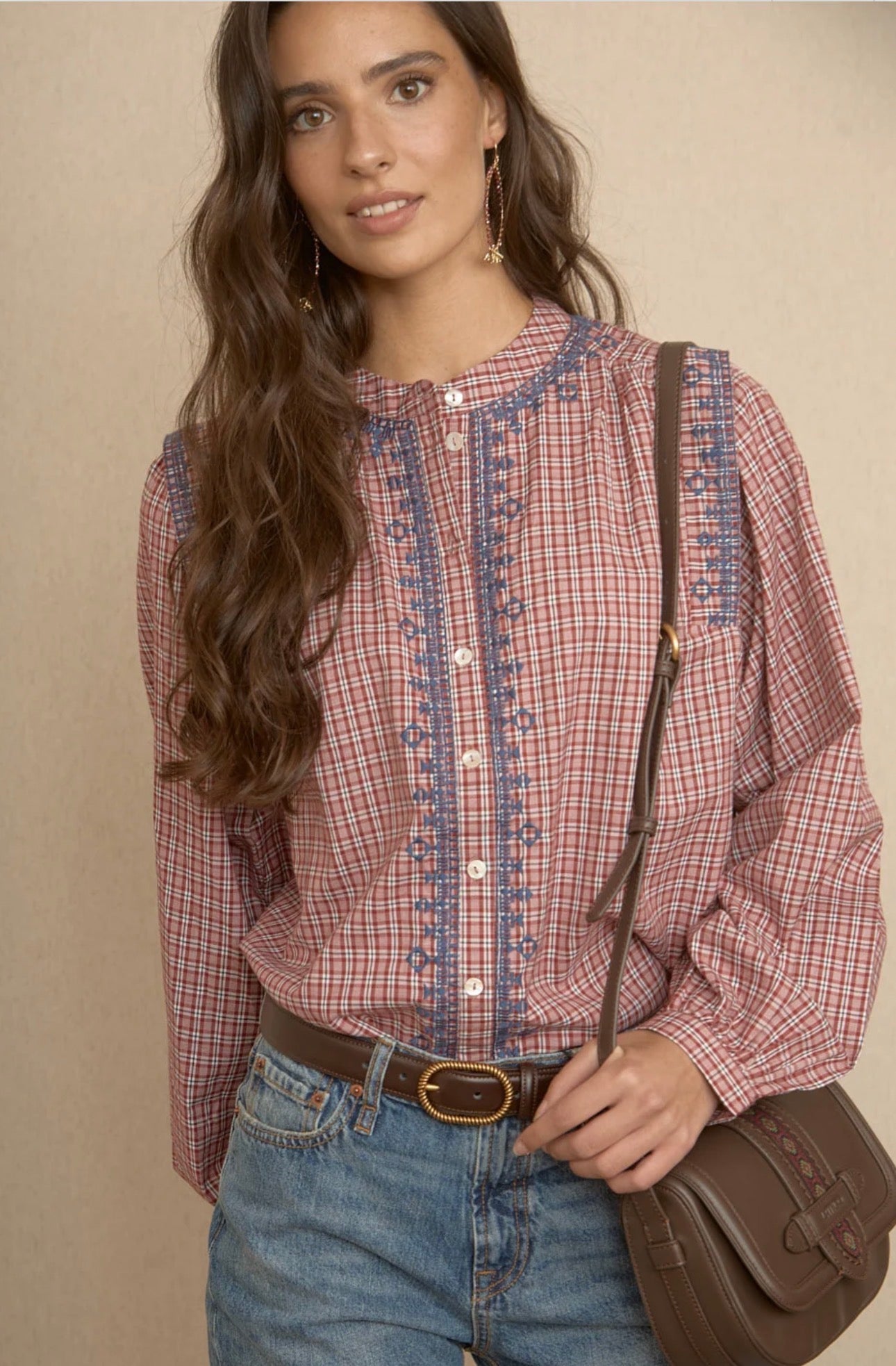 Camisa Cuadros Bordados Burdeos Étnicos Latido