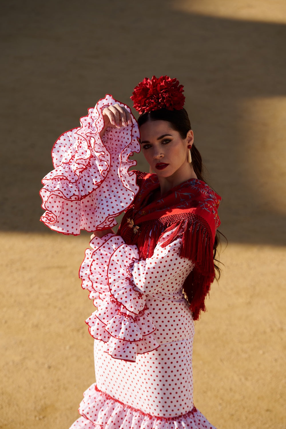 Traje de Flamenca Mod. Sevilla Blanco lunar Rojo