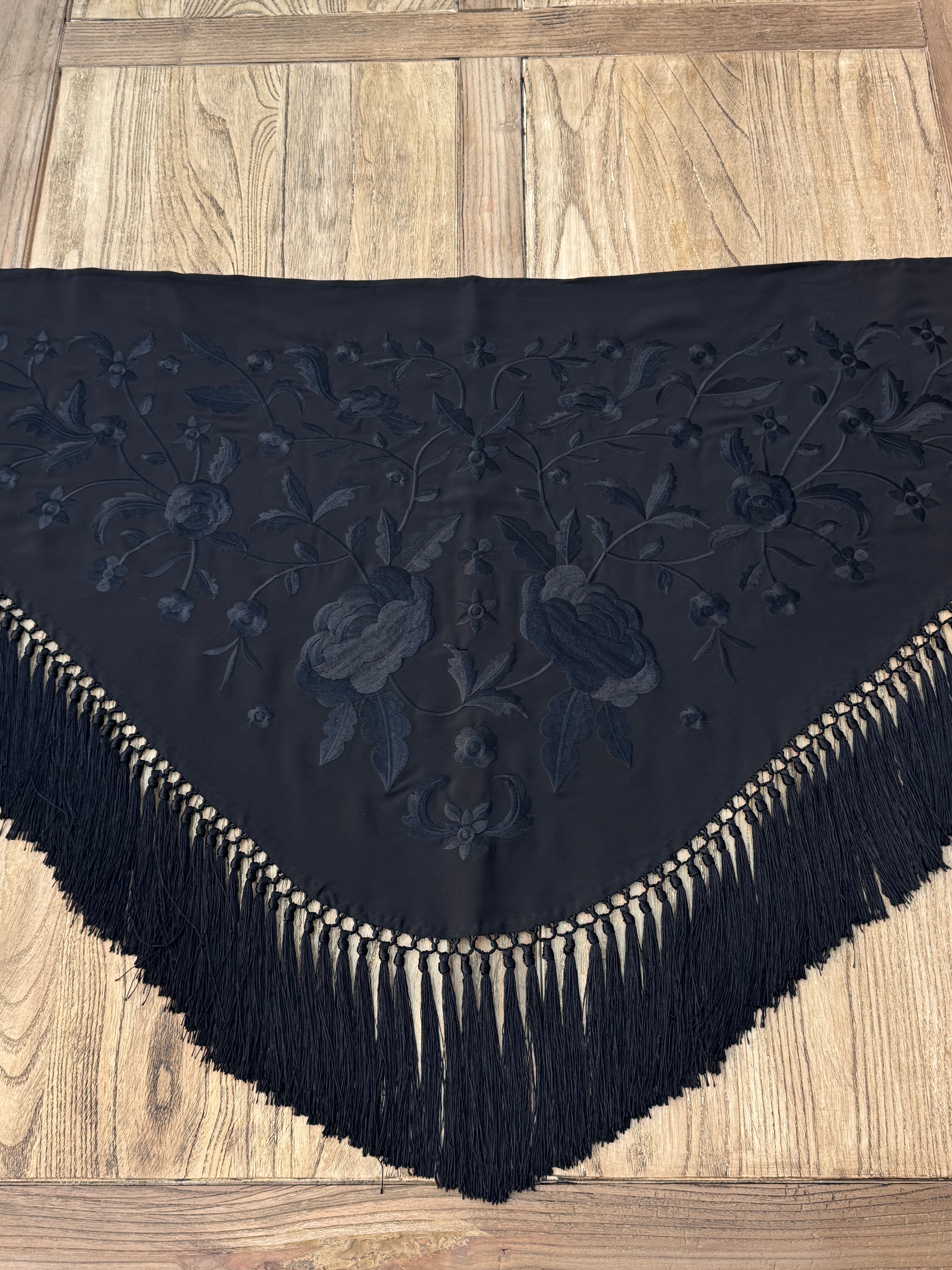 Mantoncillos Bordados Monocolor en 12 colores diferentes