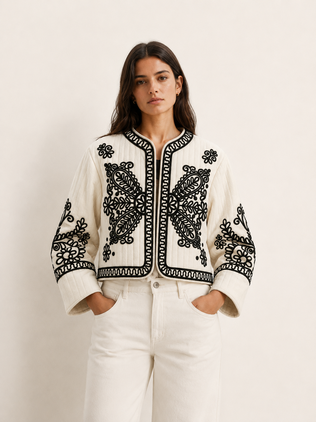 Chaqueta Lucía Blanca Bordado Negro