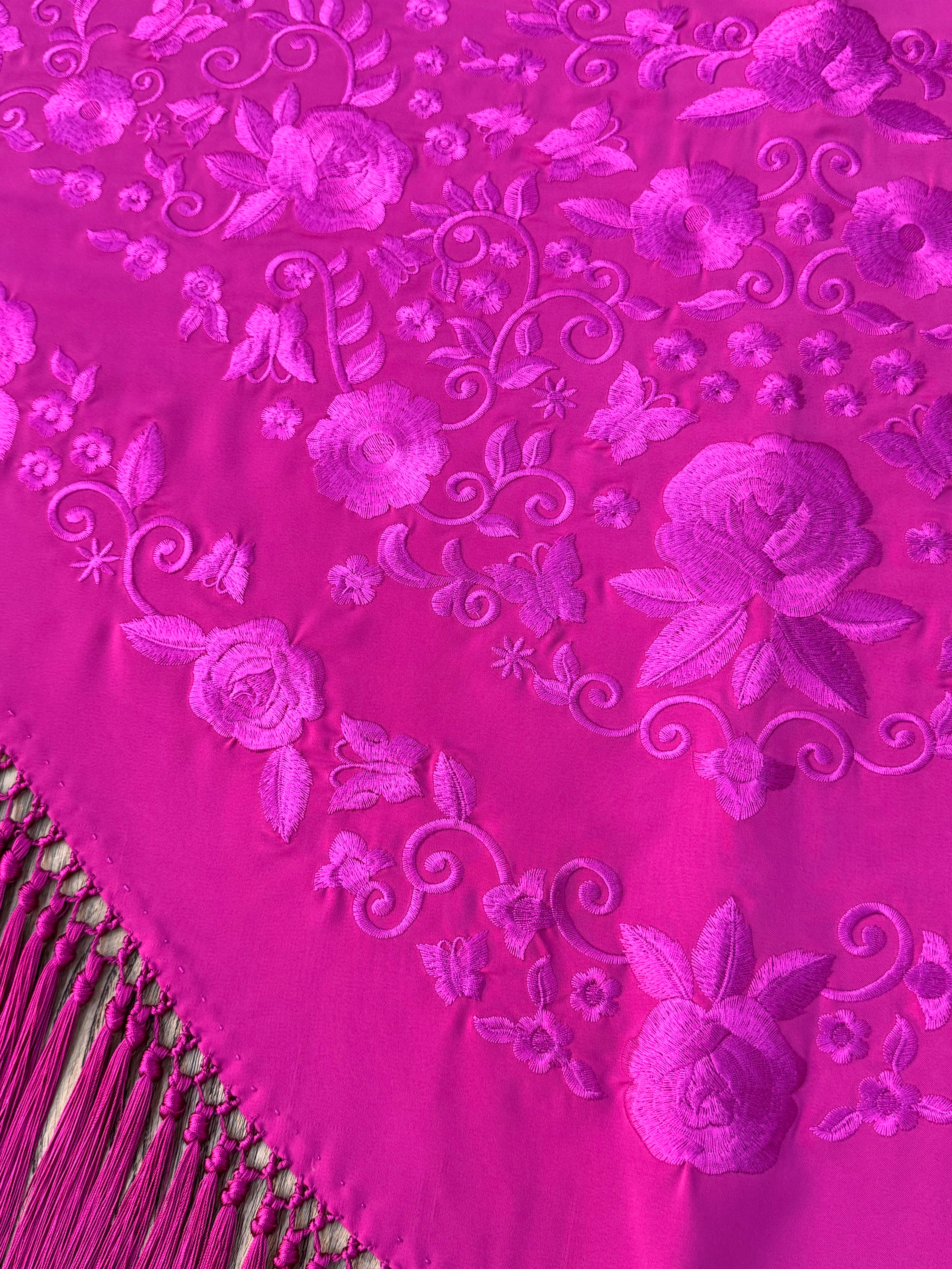 Mantoncillos Bordados Monocolor en 12 colores diferentes