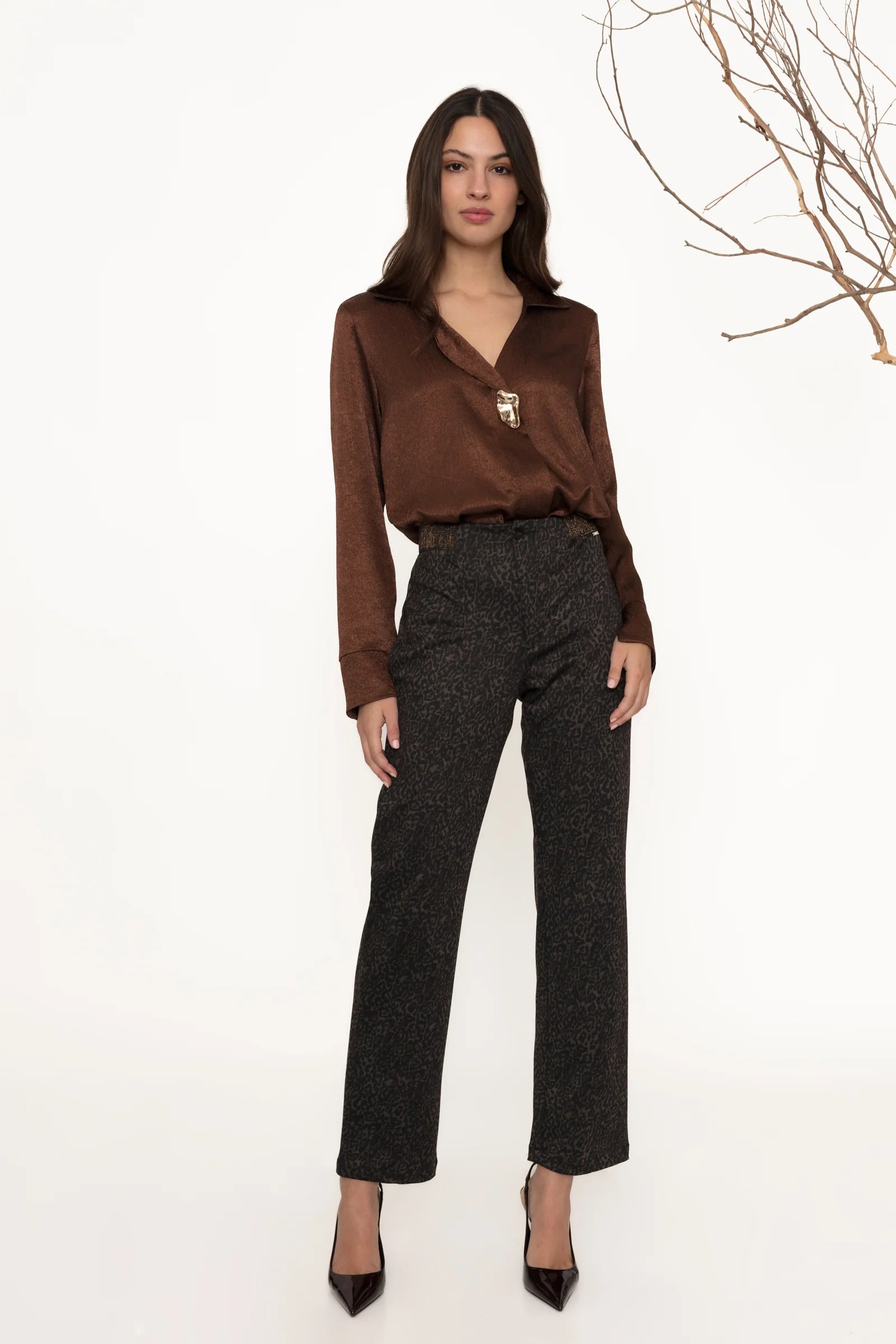 Blusa Fluida Aplique Marrón