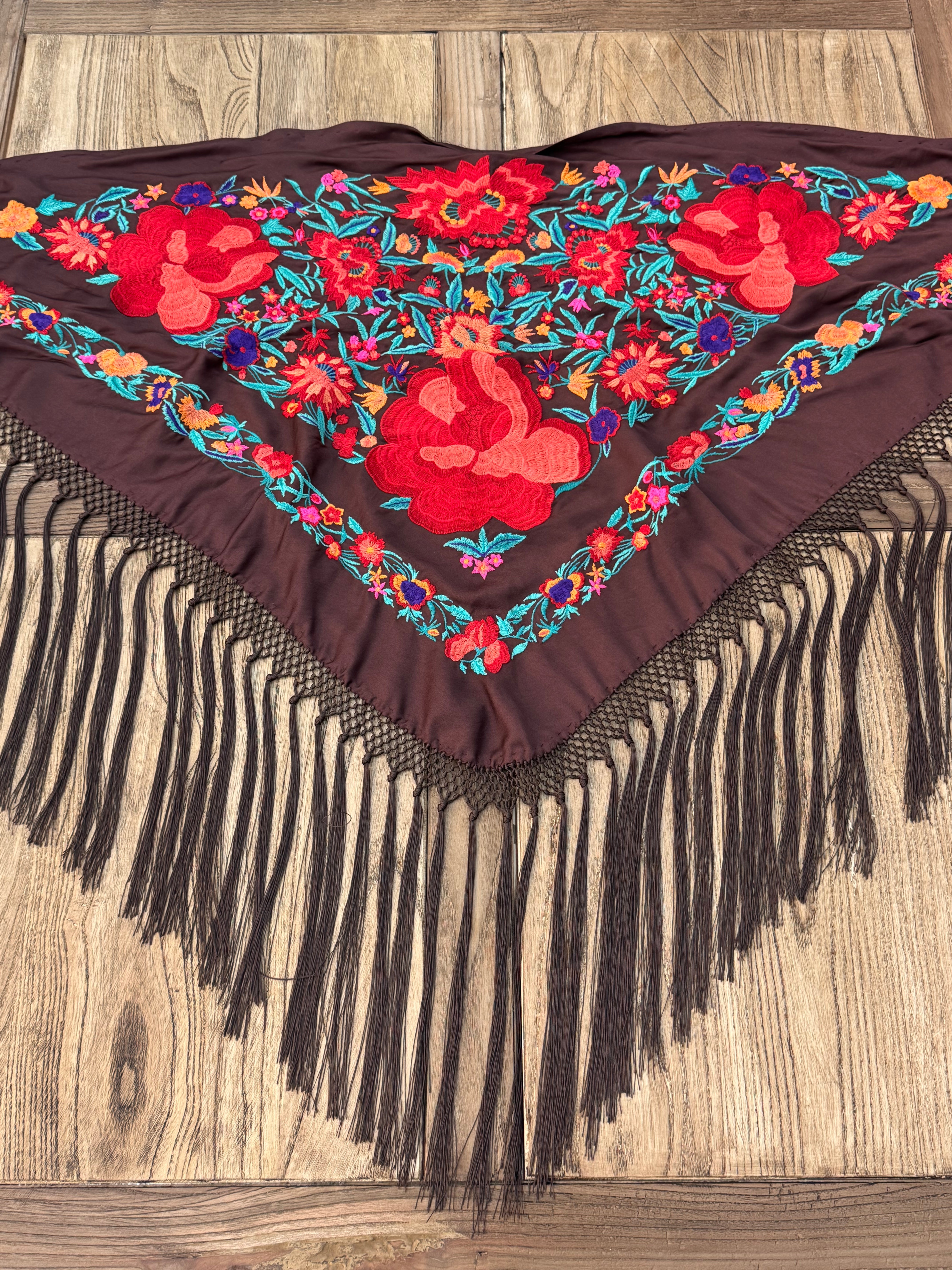 Mantoncillo Bordsdo en Seda Marrón