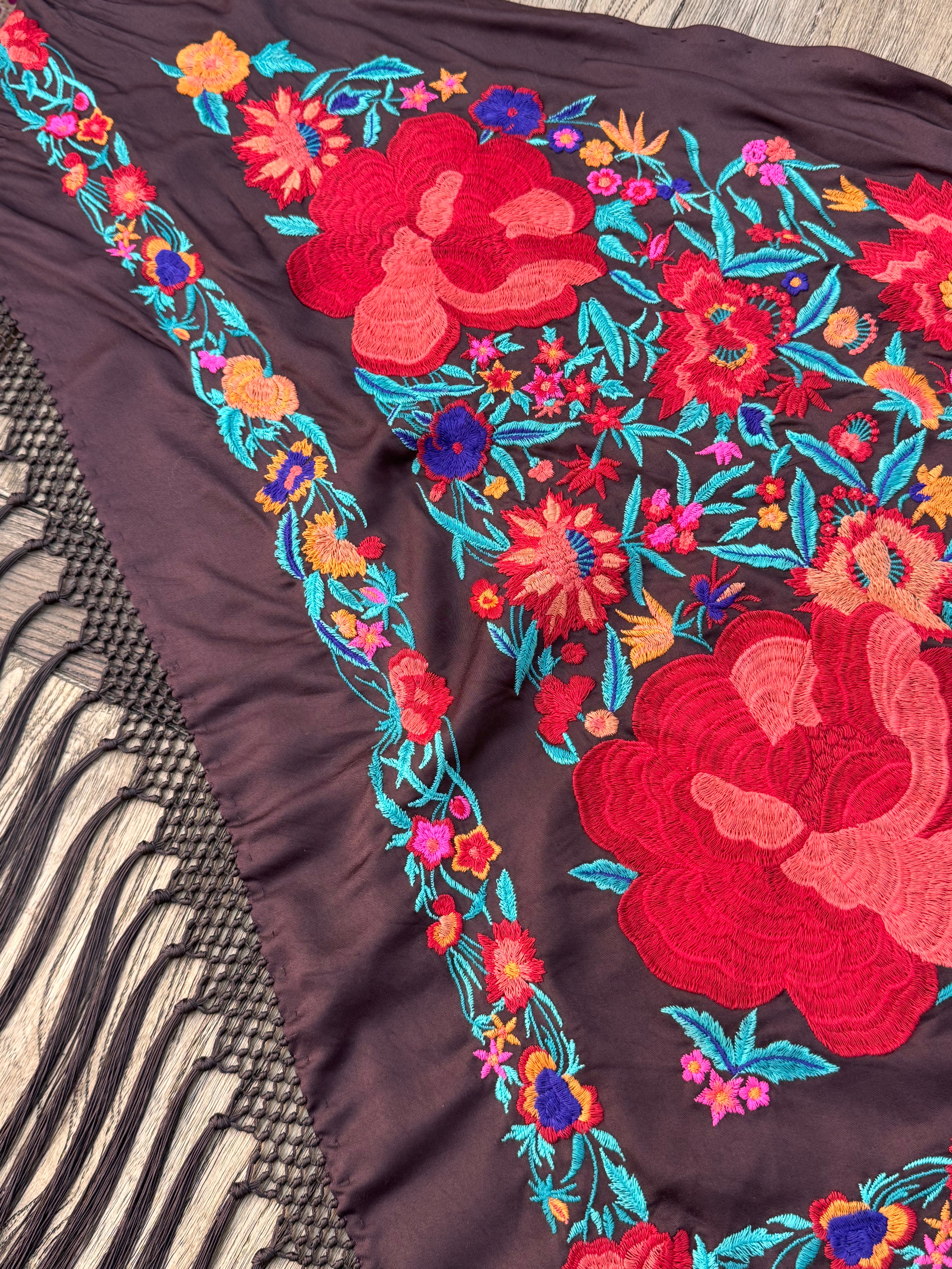 Mantoncillo Bordsdo en Seda Marrón