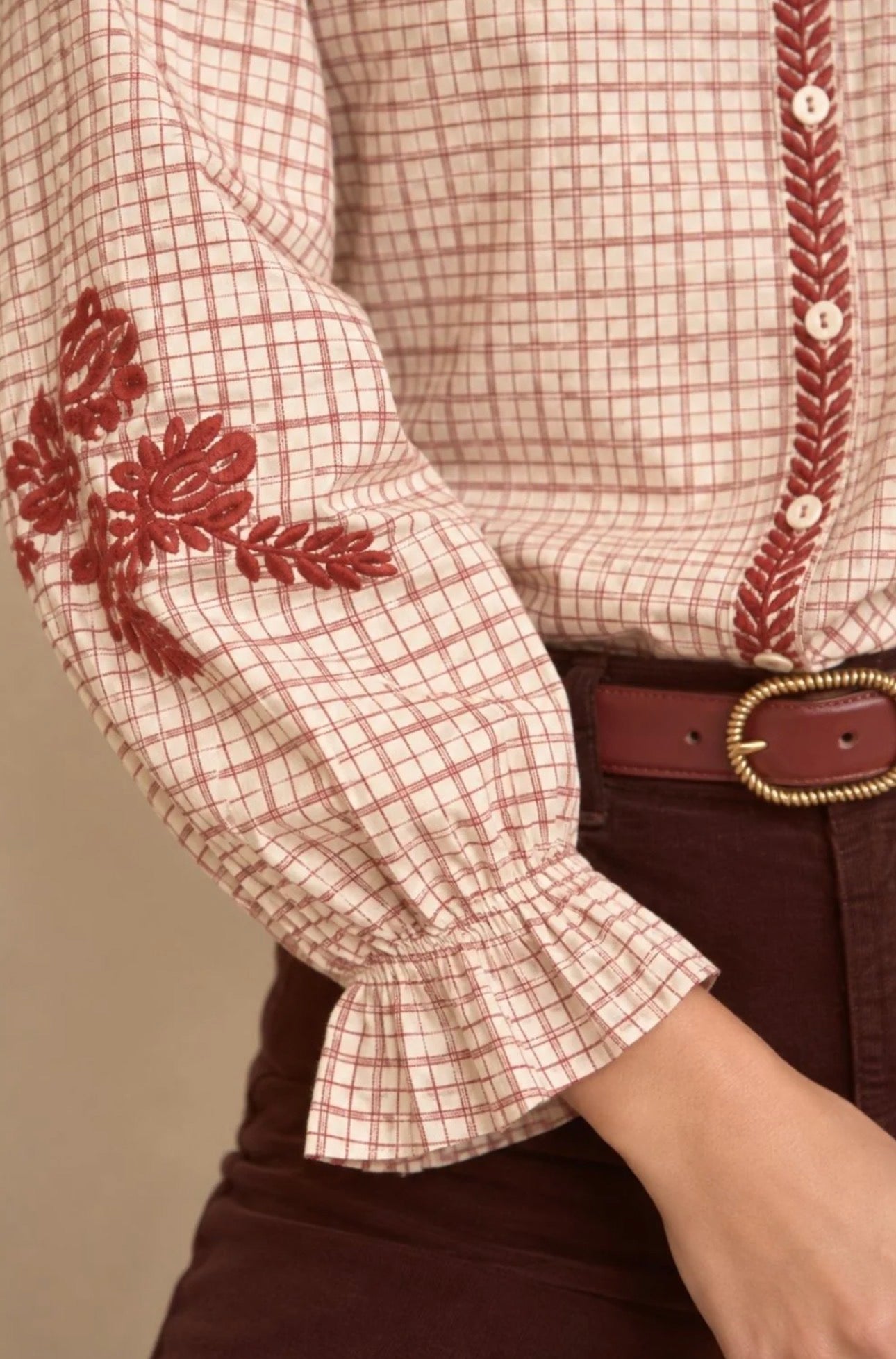 Blusa Cuadros Bordada Burdeos Latido