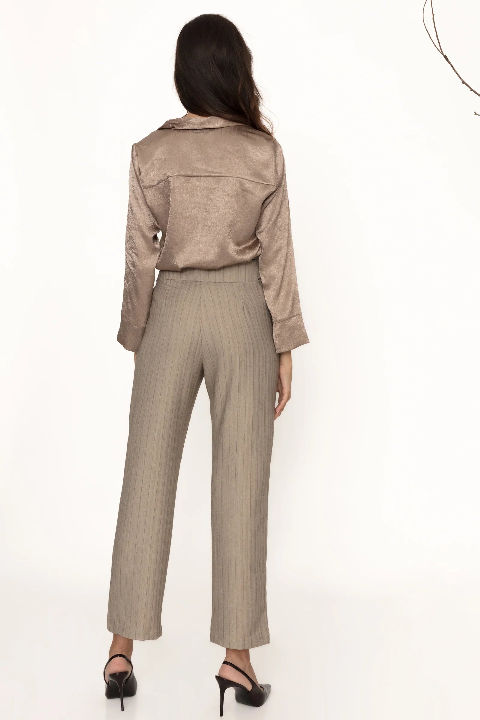 Blusa Satinada Aplique