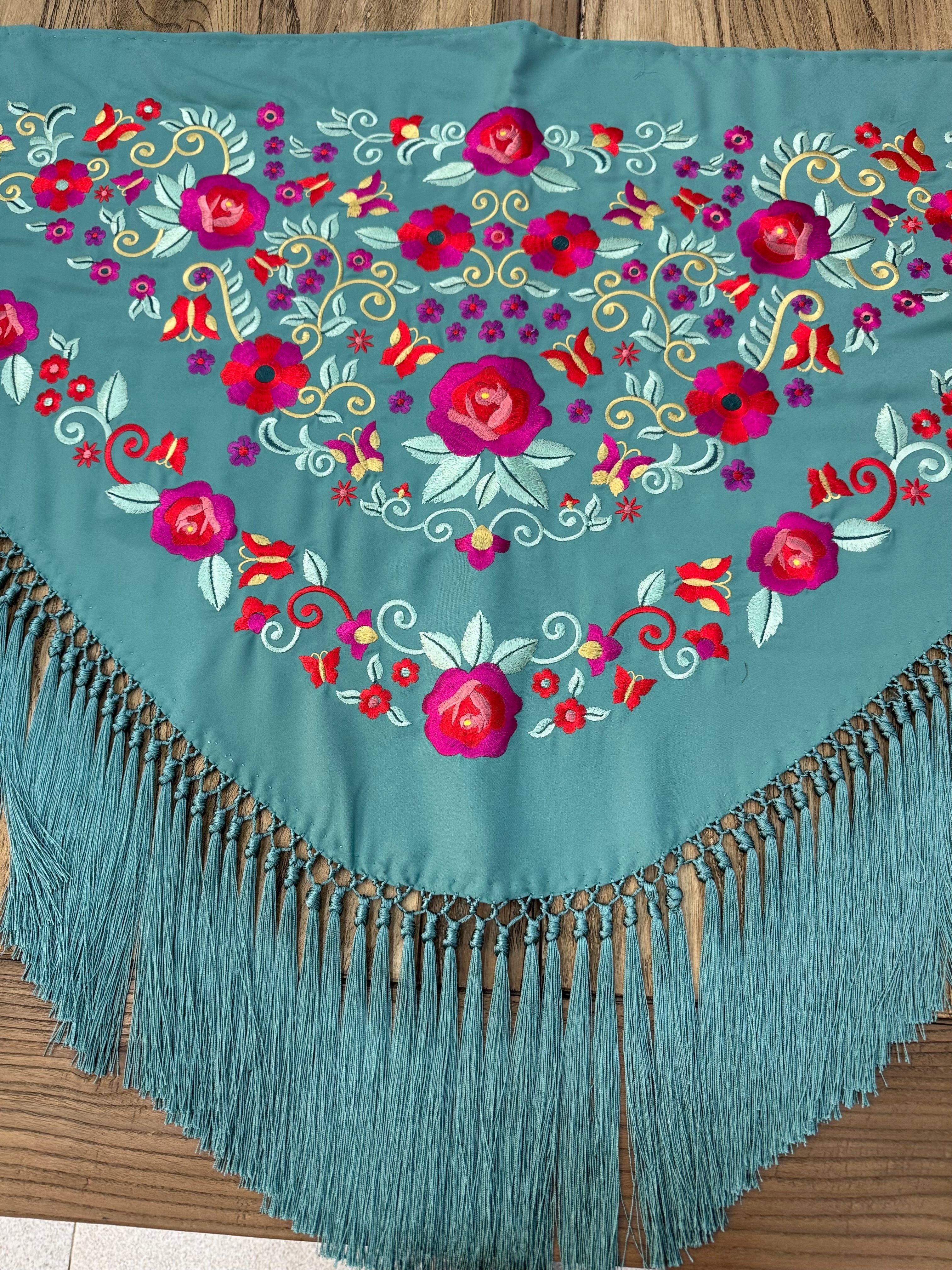 Mantoncillos Bordados en 18 Colores diferentes