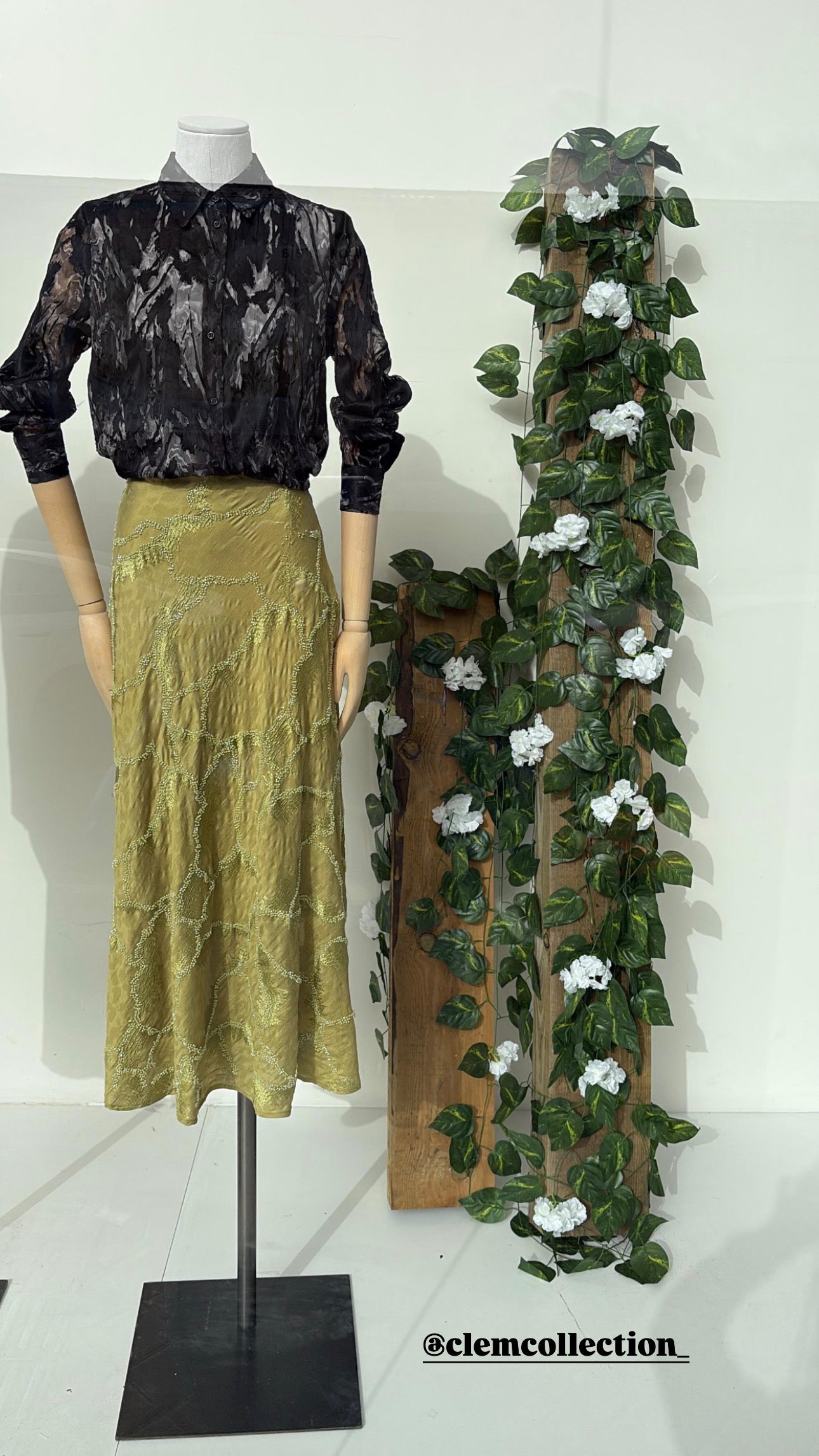 Falda Luxury Lima con pedrería bordada