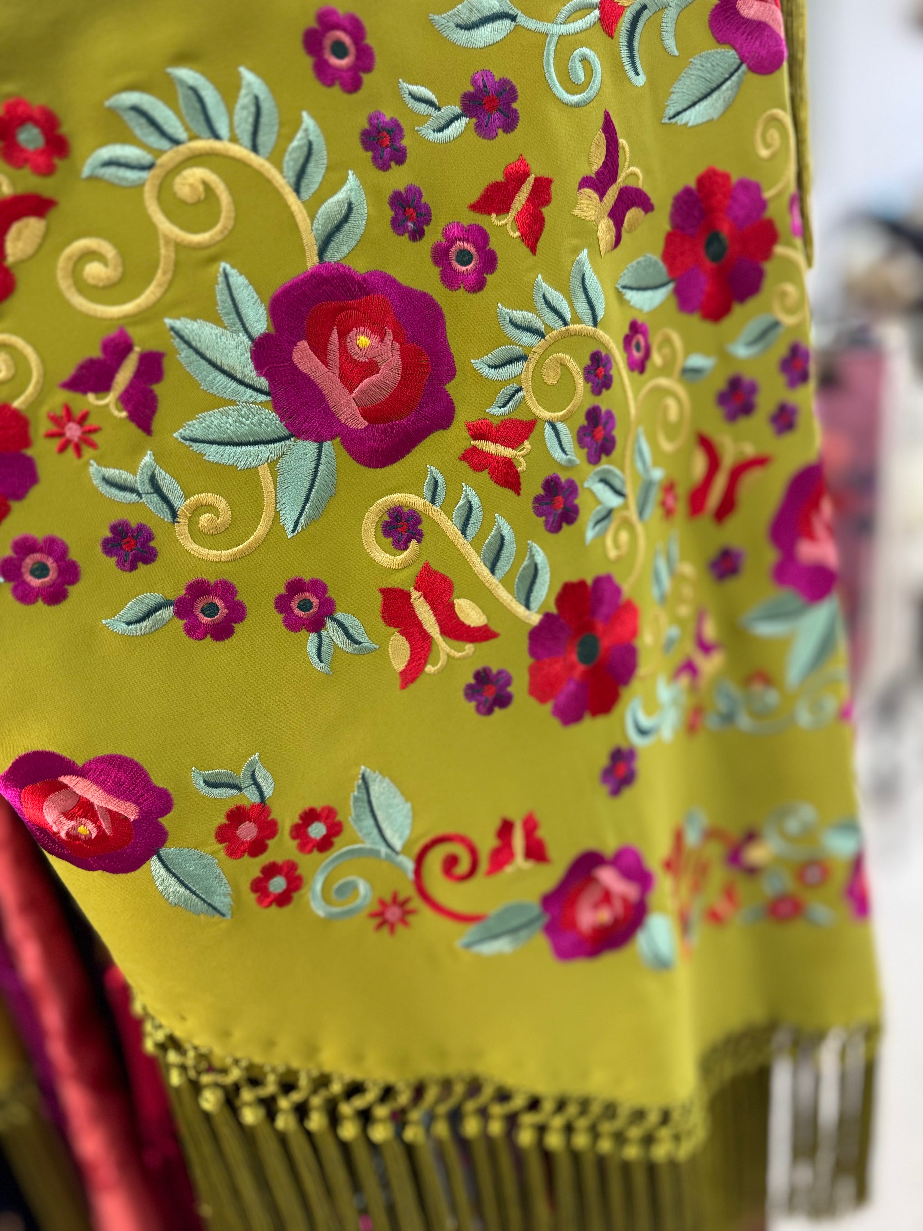 Mantoncillos Bordados en 18 Colores diferentes