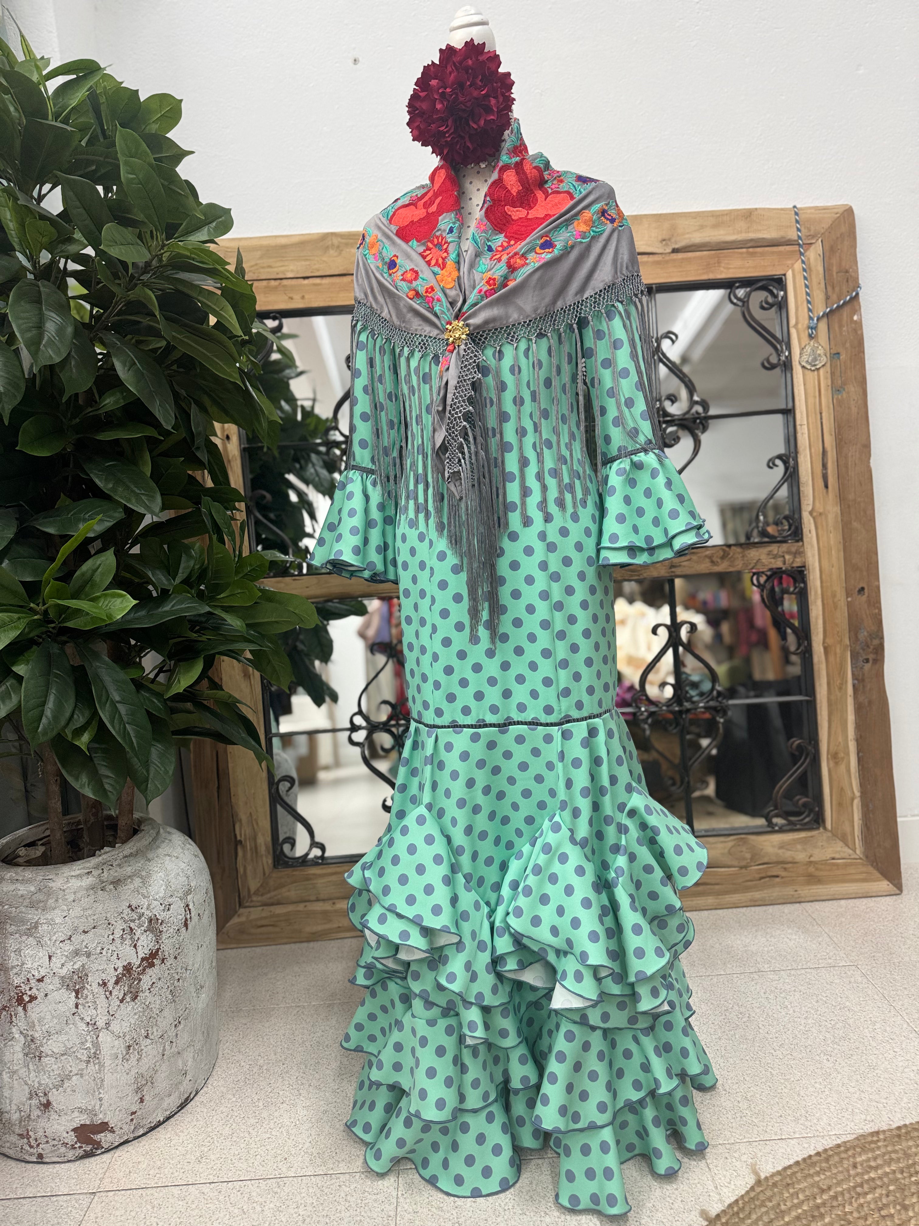 Traje de Flamenca Mod.Málaga Verde con lunar Gris Lavanda