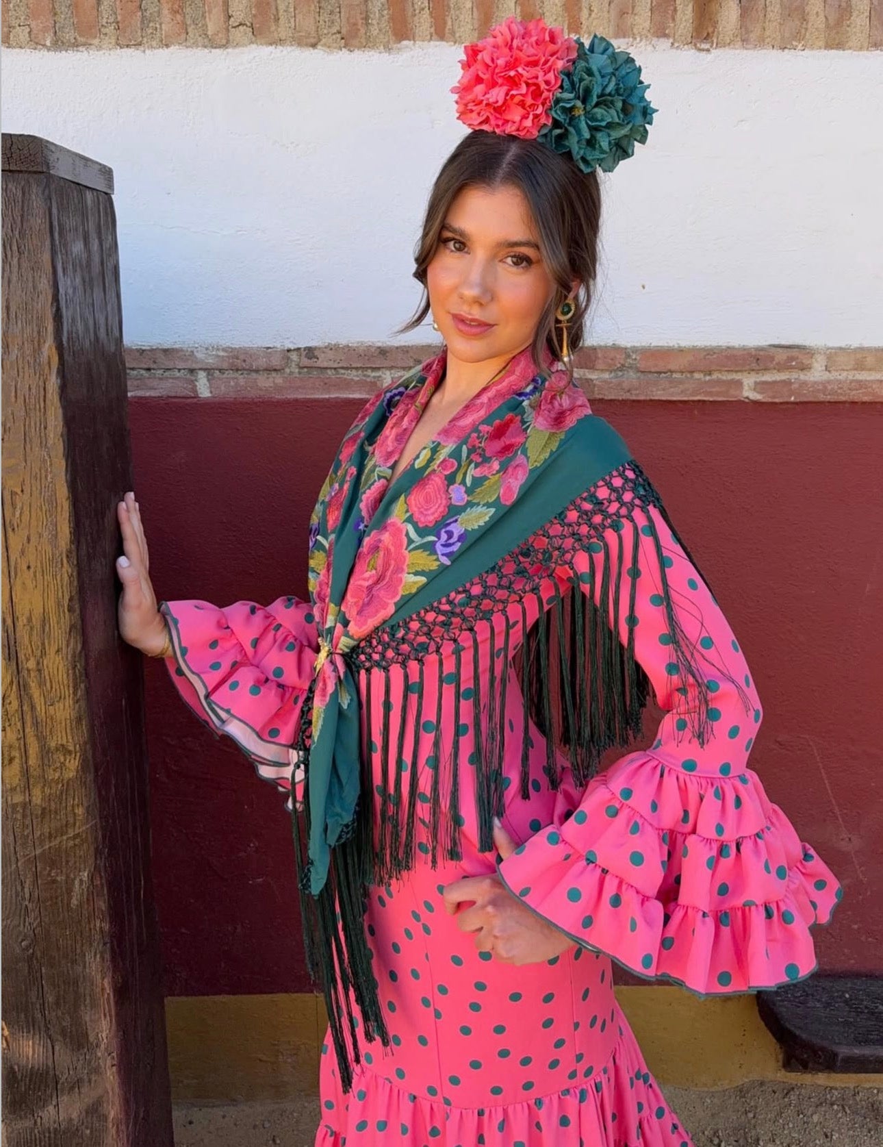 Traje de Flamenca Cordobesa Rosa Coral con Verde T.36