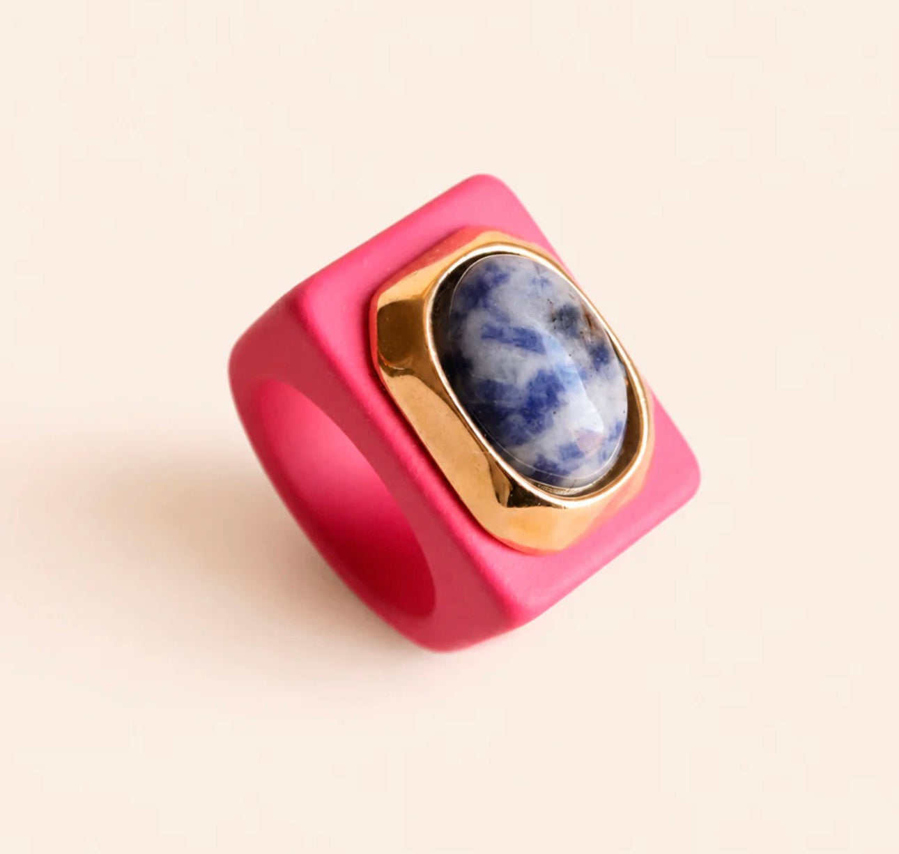 Anillo Fucsia con Sodalita Émolo