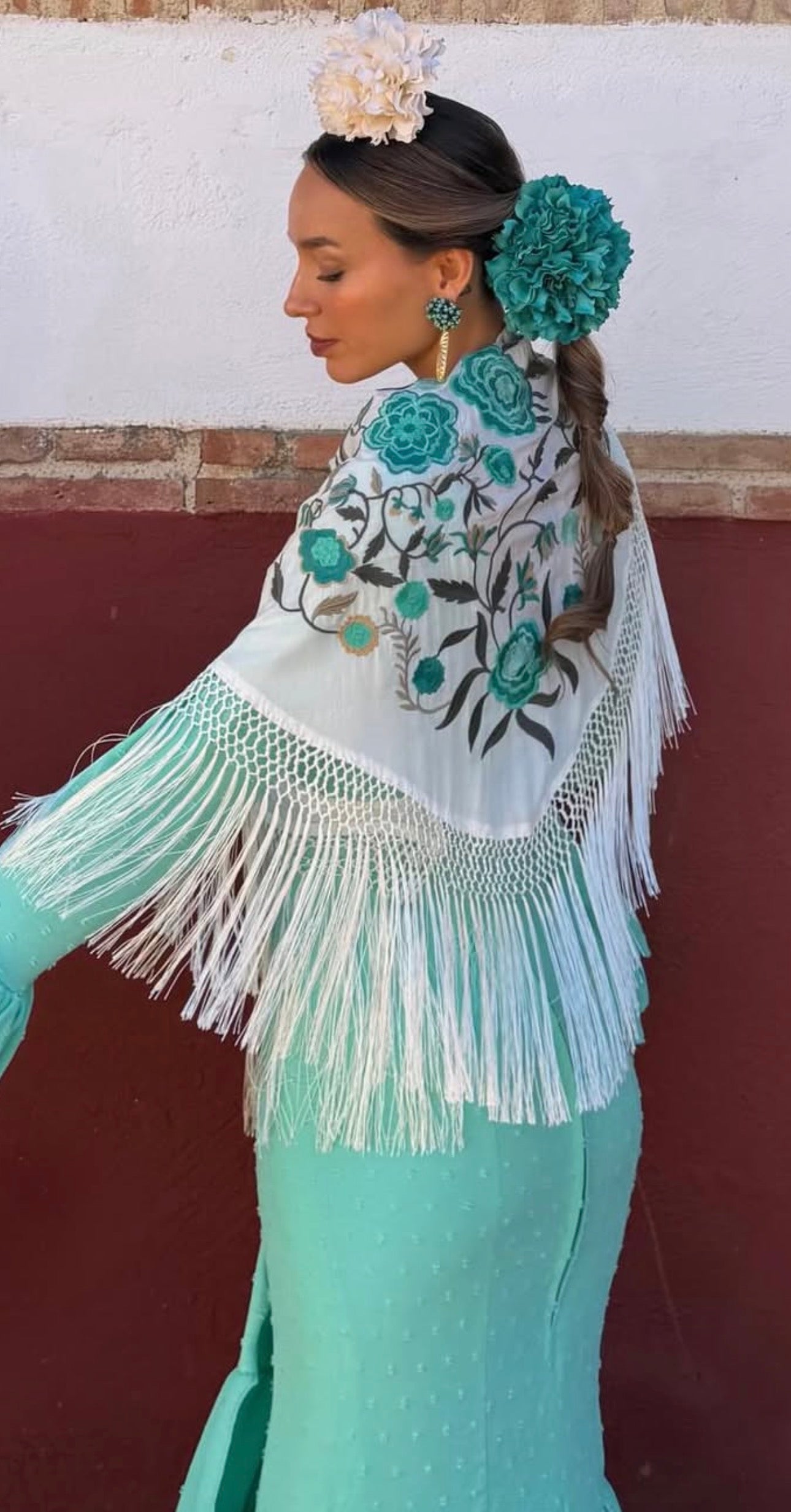 Mantoncillo Artesanal Bordado Blanco con Verde