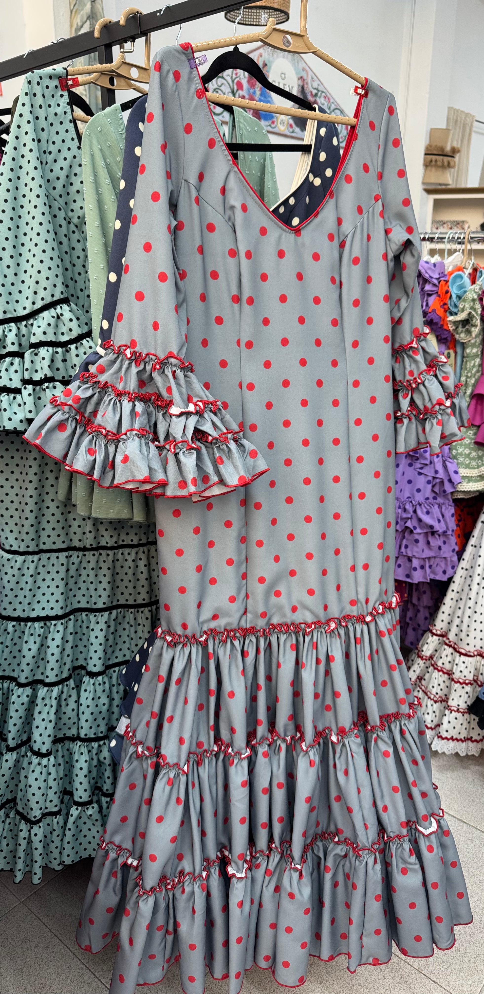 Traje Flamenca Córdoba Gris con Lunares Rojos T. 48
