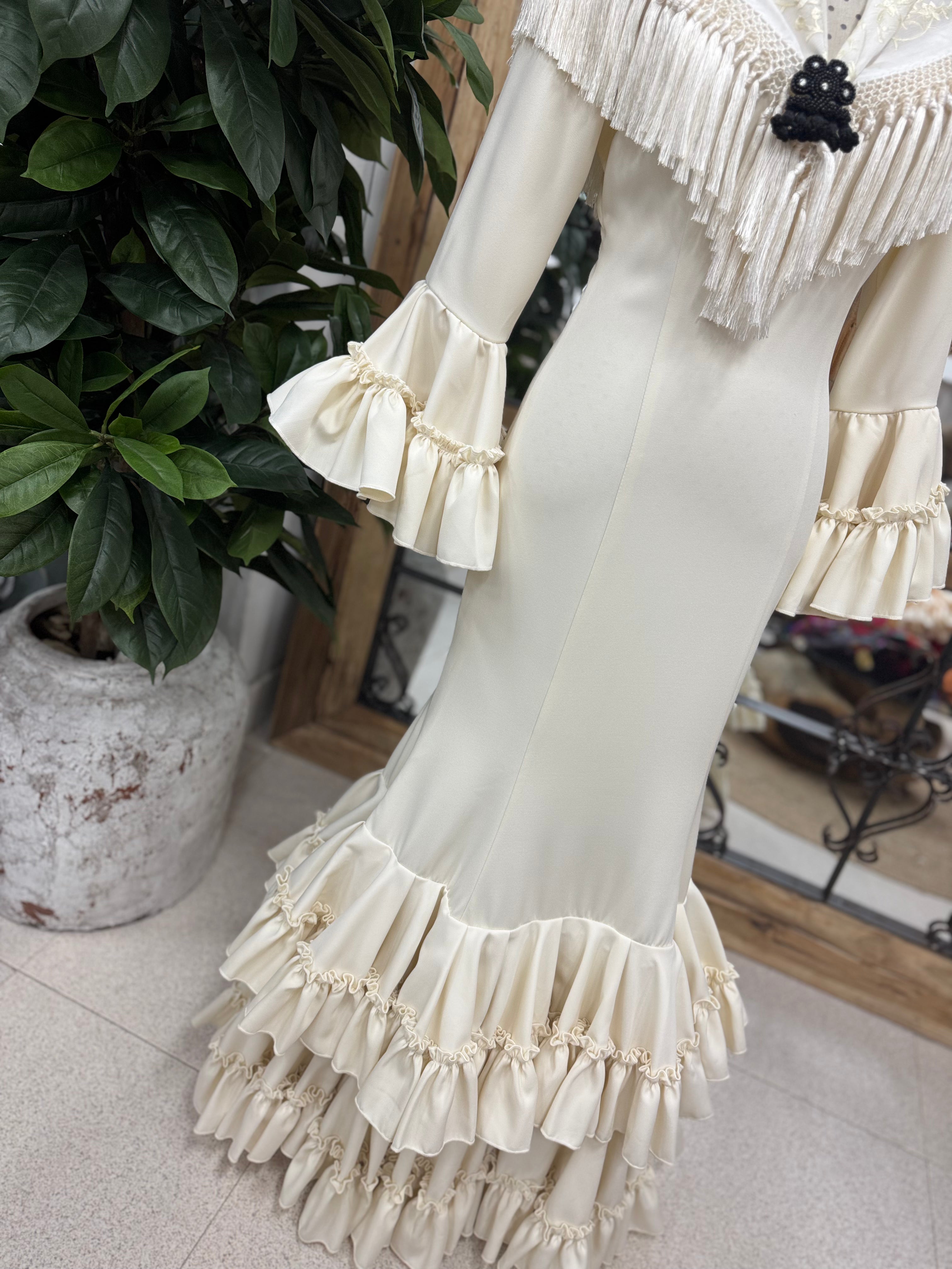 Traje de Flamenca Mod.Hinojos Beig Bioelastico