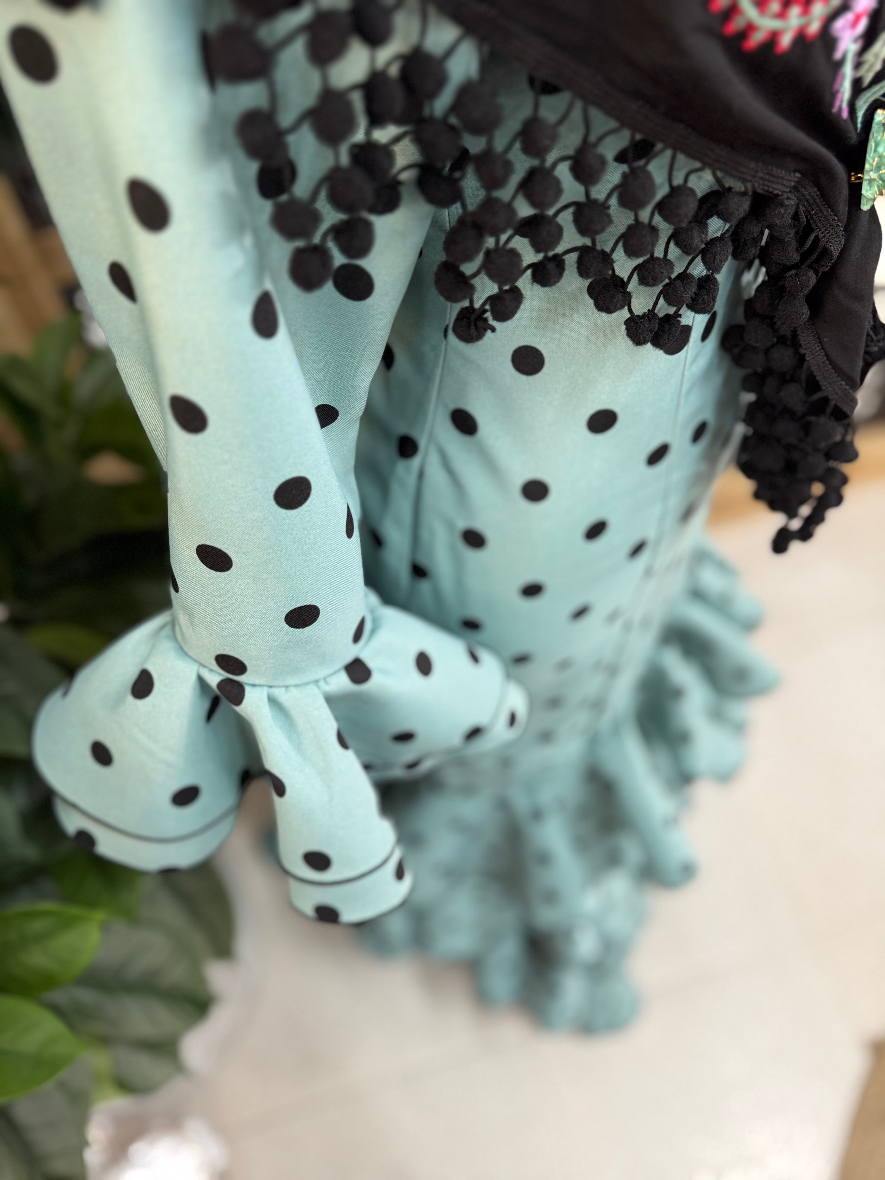 Traje de Flamenca Carmen Verde Jabonoso con lunar Negro