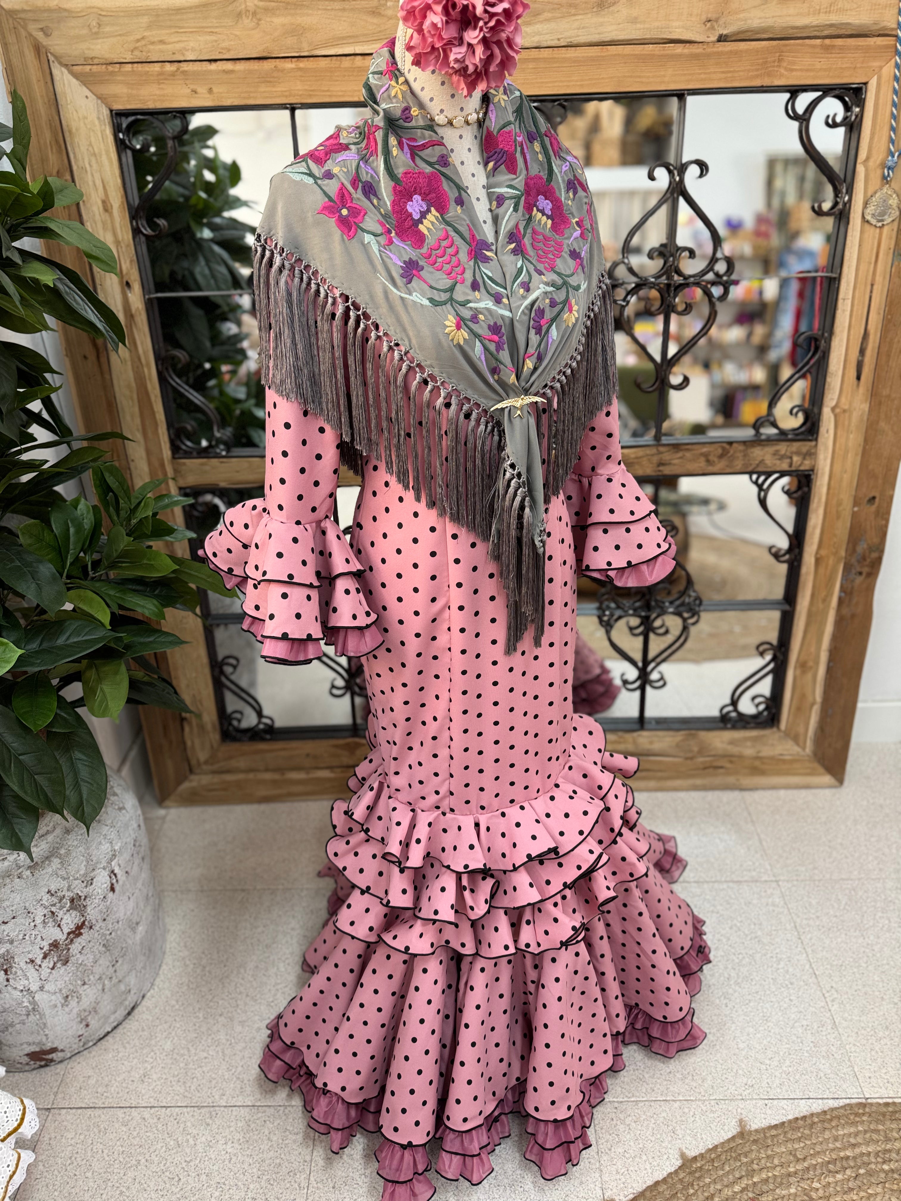 Traje de Flamenca Macu Rosa Lunares Negro