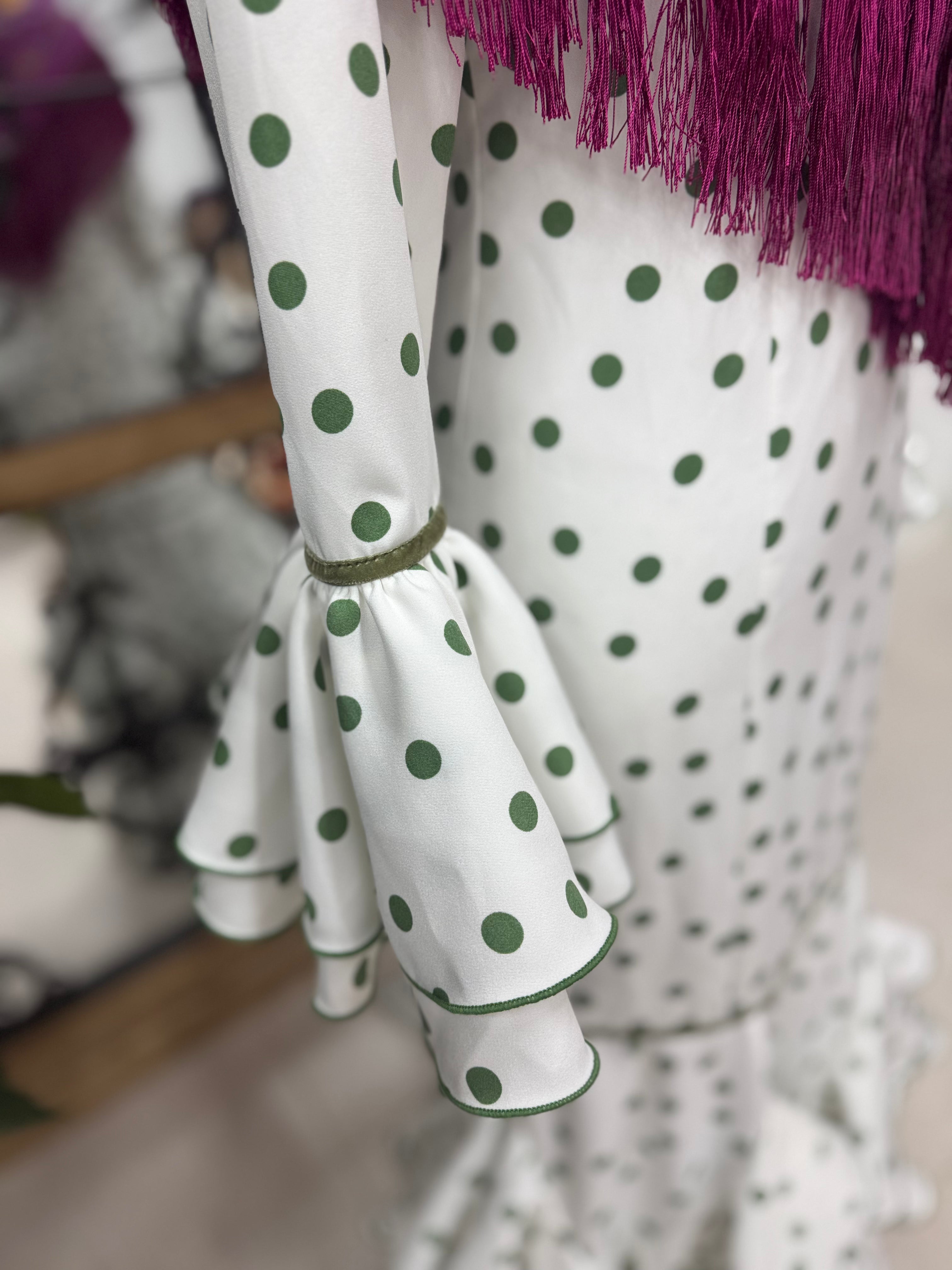 Traje de Flamenca Mod.Málaga Blanco Lunar Verde