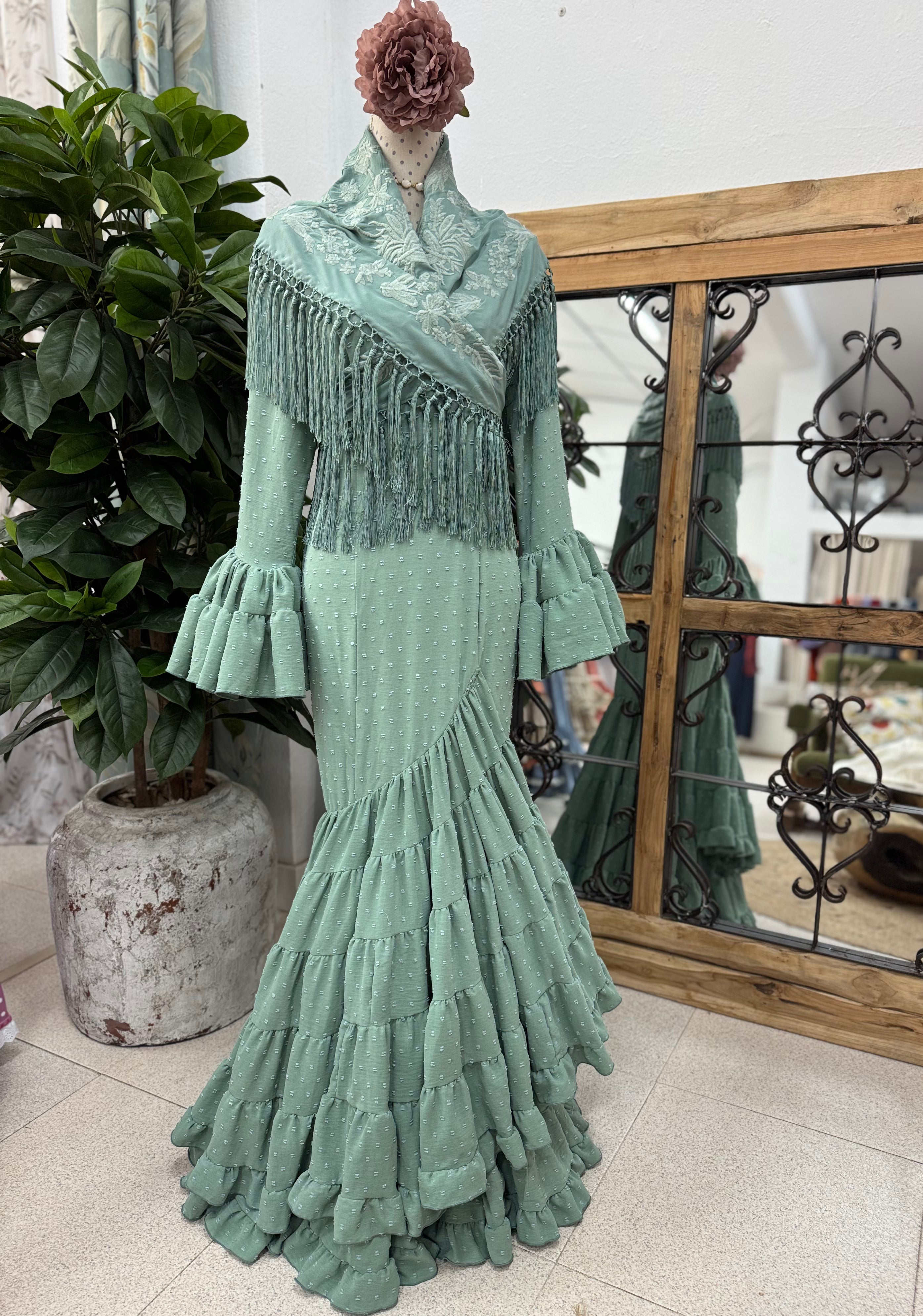 Traje de Flamenca Plumeti Verde Jabonoso Mod.