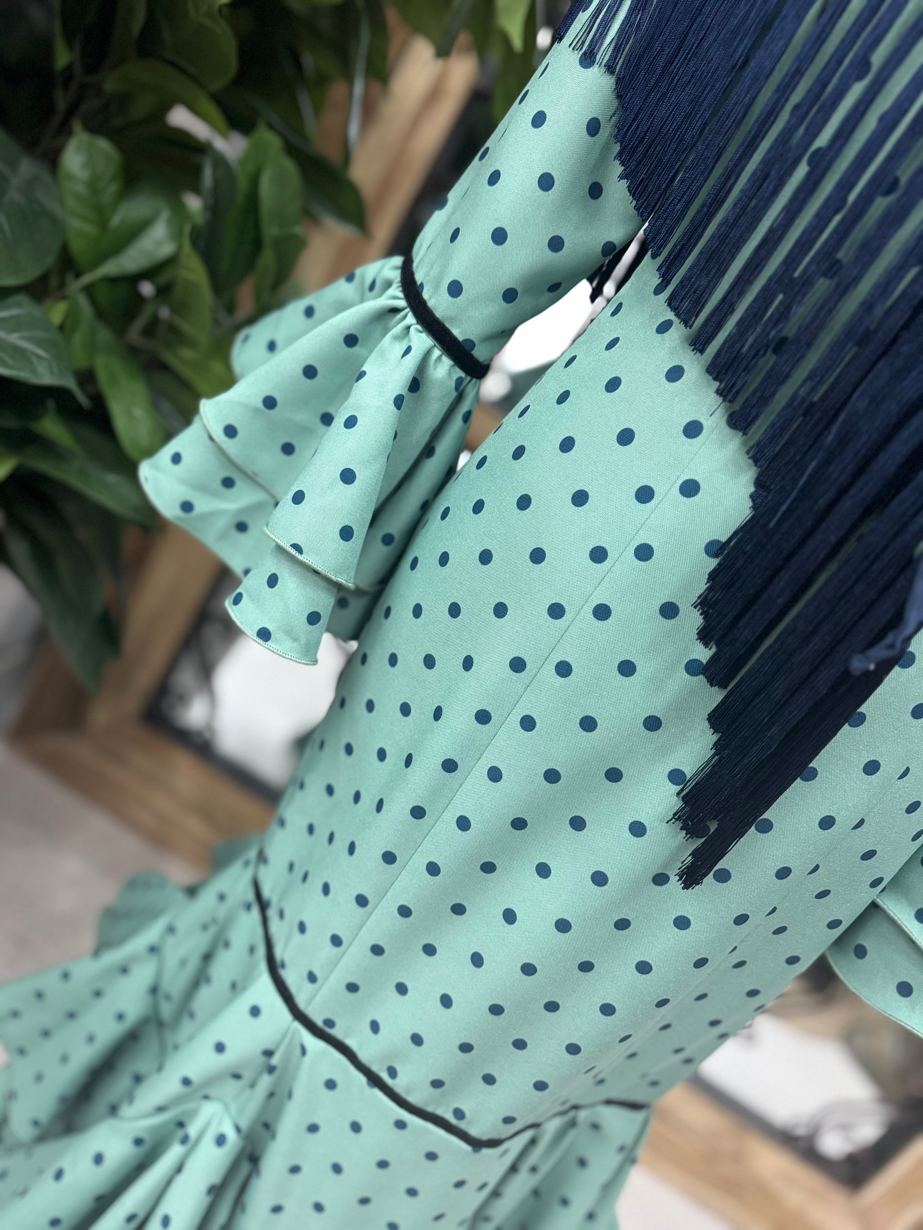 Traje de Flamenca Mod. Málaga Verde Empolvado Lunar Azul