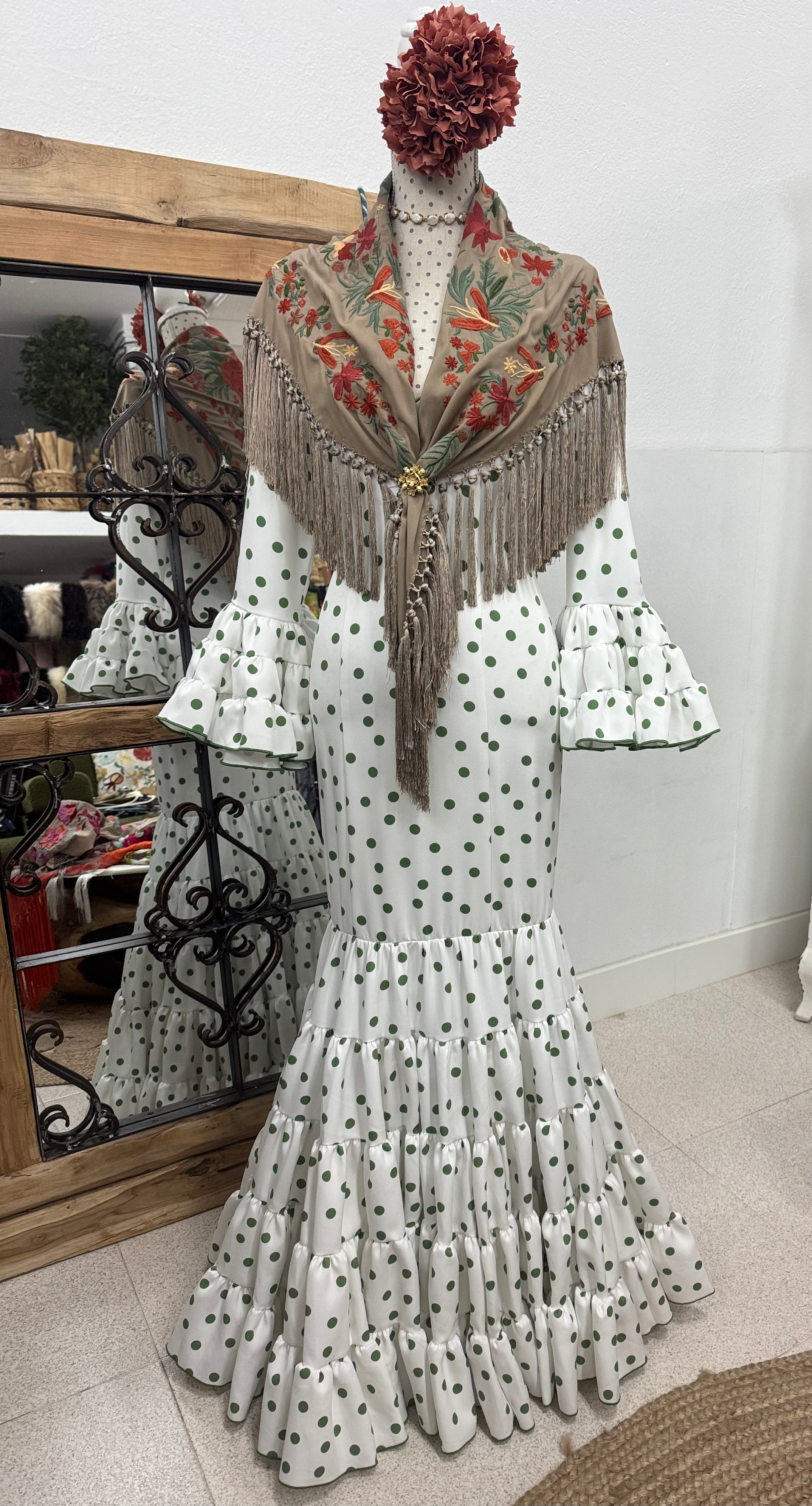 Traje de Flamenca Mod.Cordobesa Bioelástico Blanco Roto con Verde