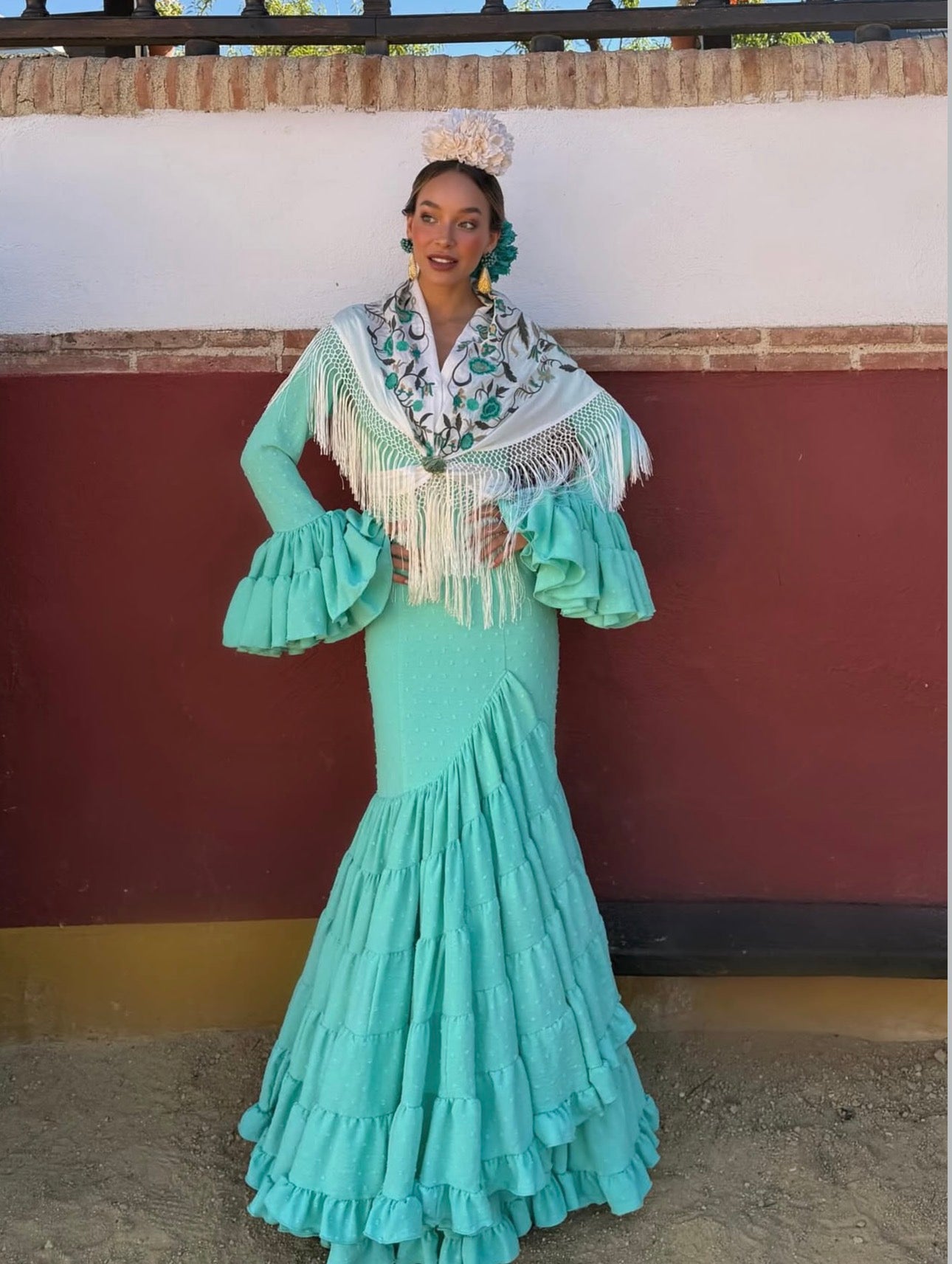 Mantoncillo Artesanal Bordado Blanco con Verde