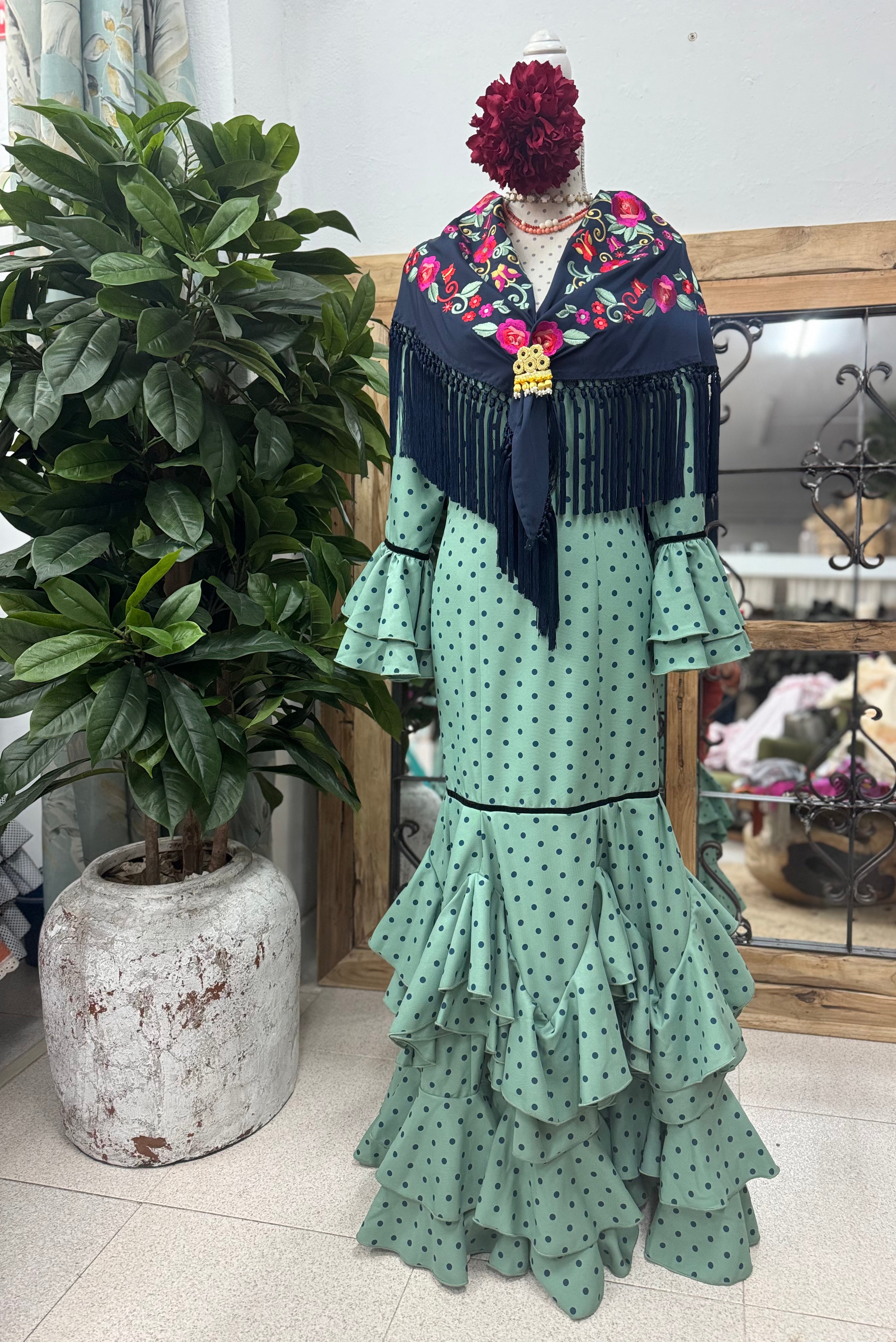 Traje de Flamenca Mod. Málaga Verde Empolvado Lunar Azul